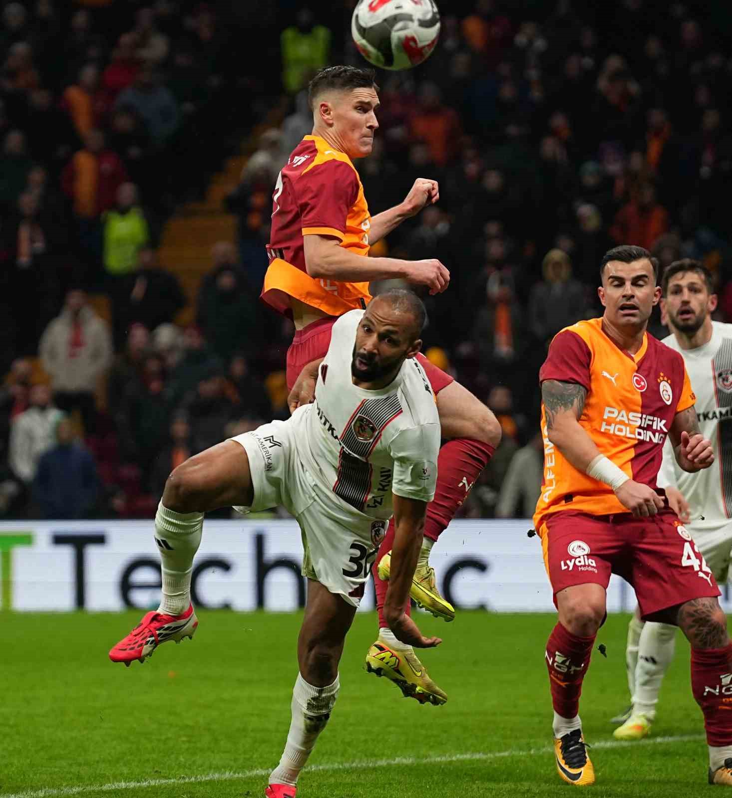 trendyol super lig galatasaray 1 gaziantep fk 1 mac sonucu 45 H8XPCU85