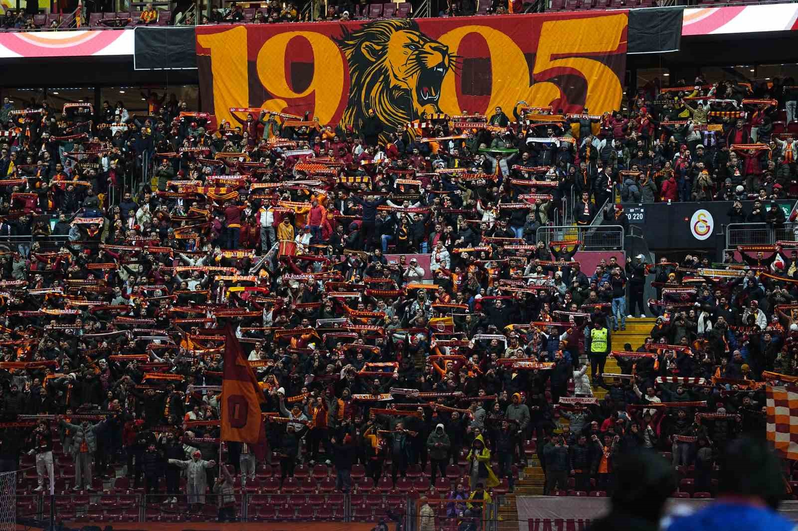 trendyol super lig galatasaray 1 kayserispor 0 mac devam ediyor 0