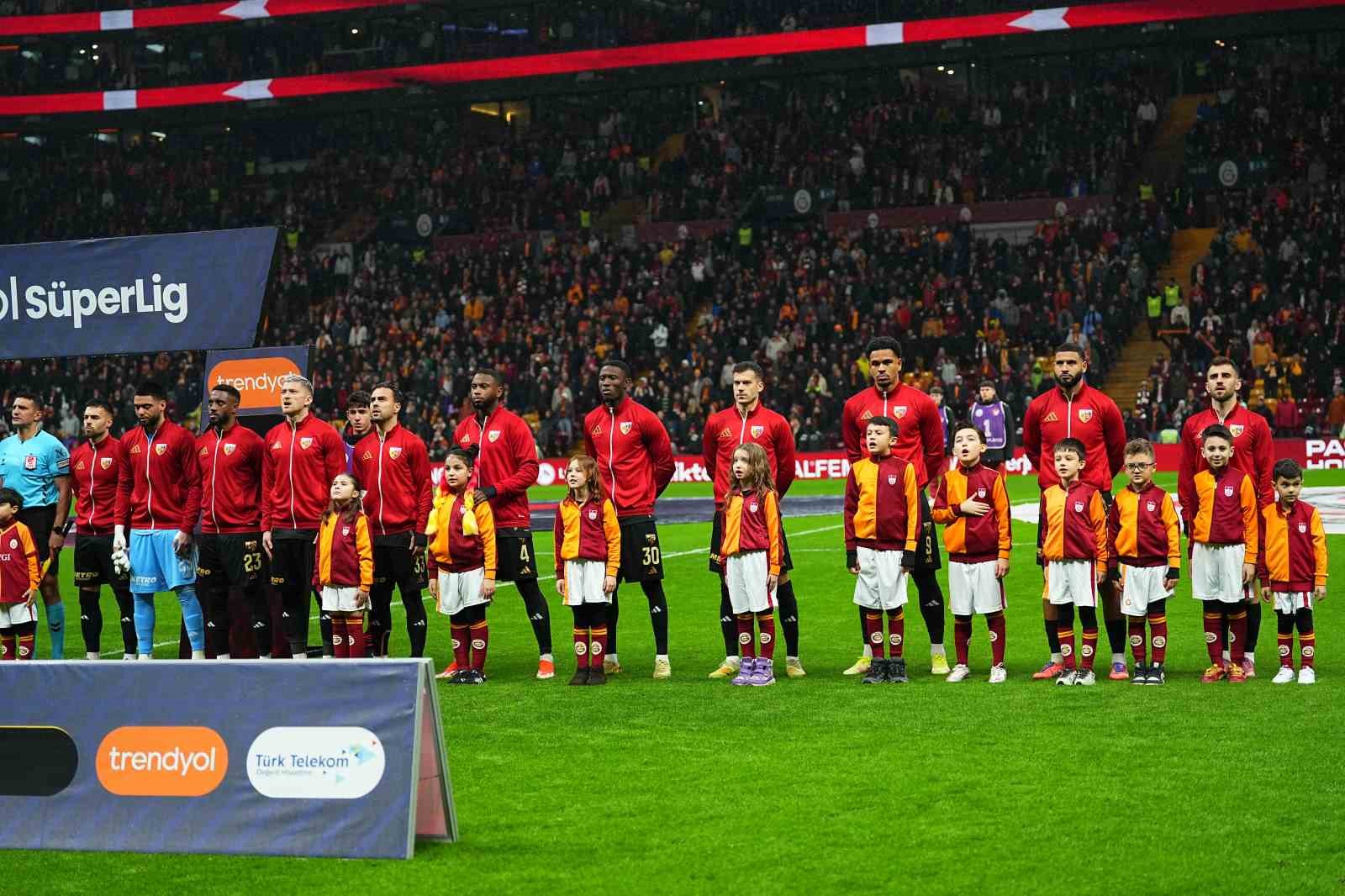 trendyol super lig galatasaray 1 kayserispor 0 mac devam ediyor 1 WpkiDIA3