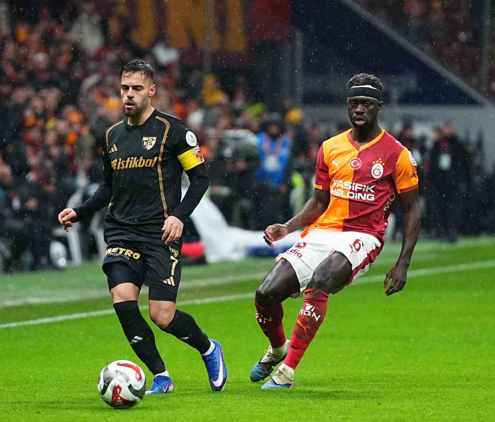 trendyol super lig galatasaray 1 kayserispor 0 mac devam ediyor 12 8R5cqXs4