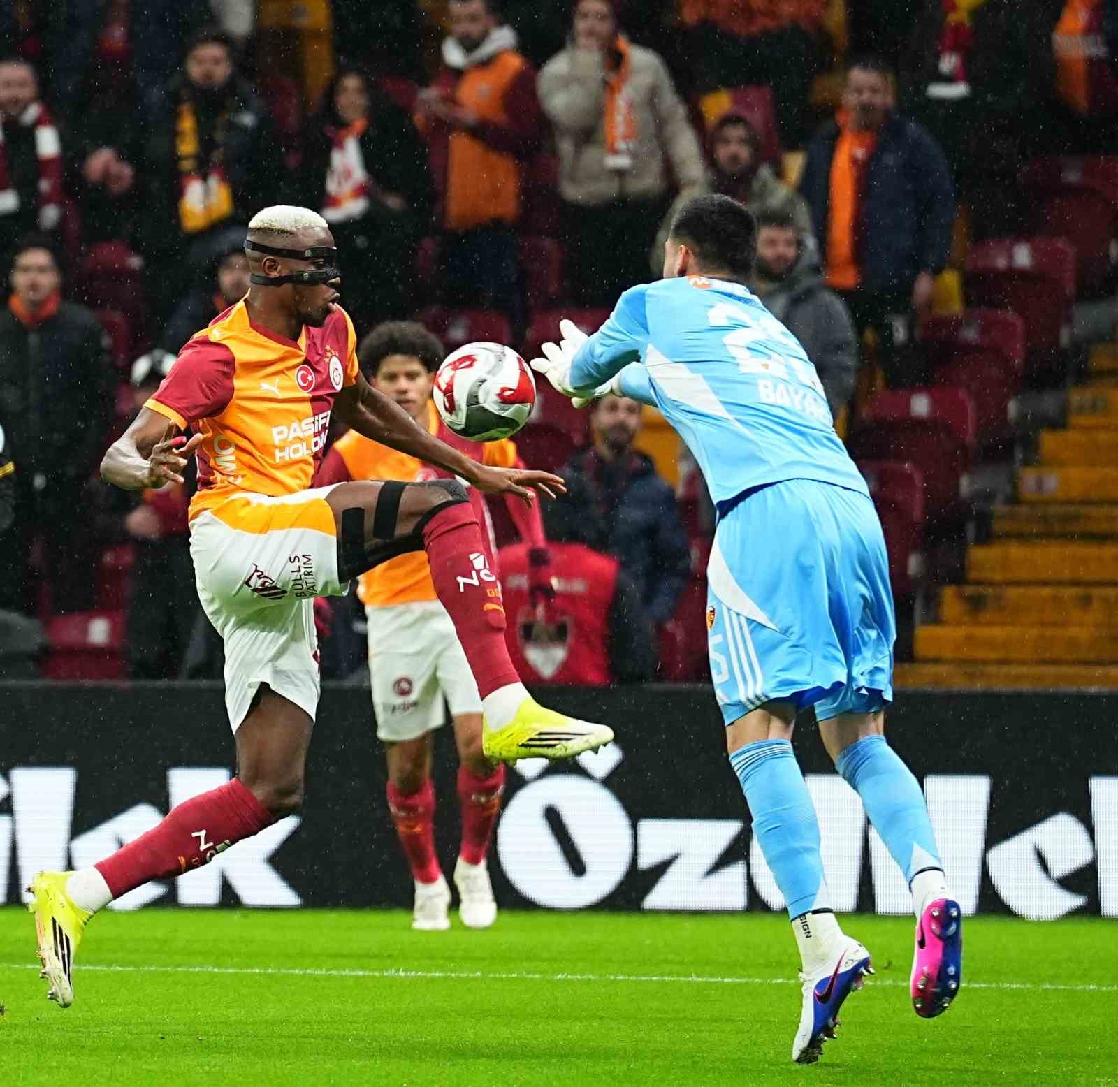 trendyol super lig galatasaray 1 kayserispor 0 mac devam ediyor 15