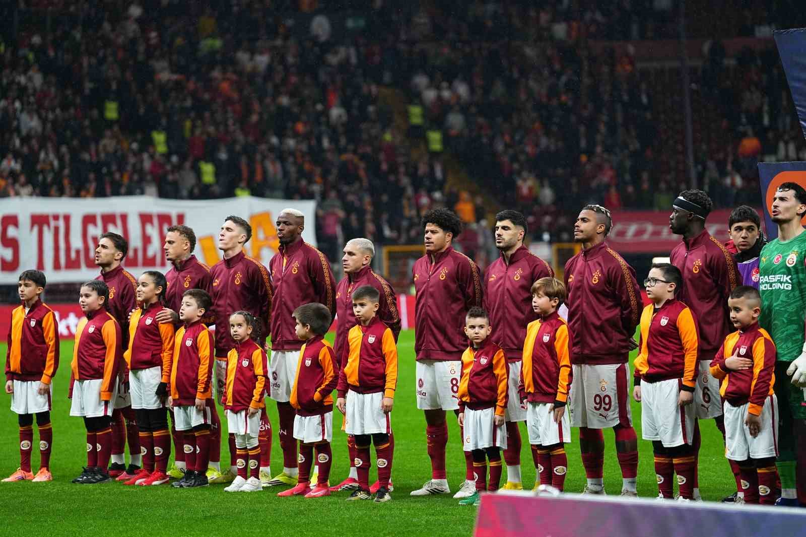 trendyol super lig galatasaray 1 kayserispor 0 mac devam ediyor 3 qfCp8YsF