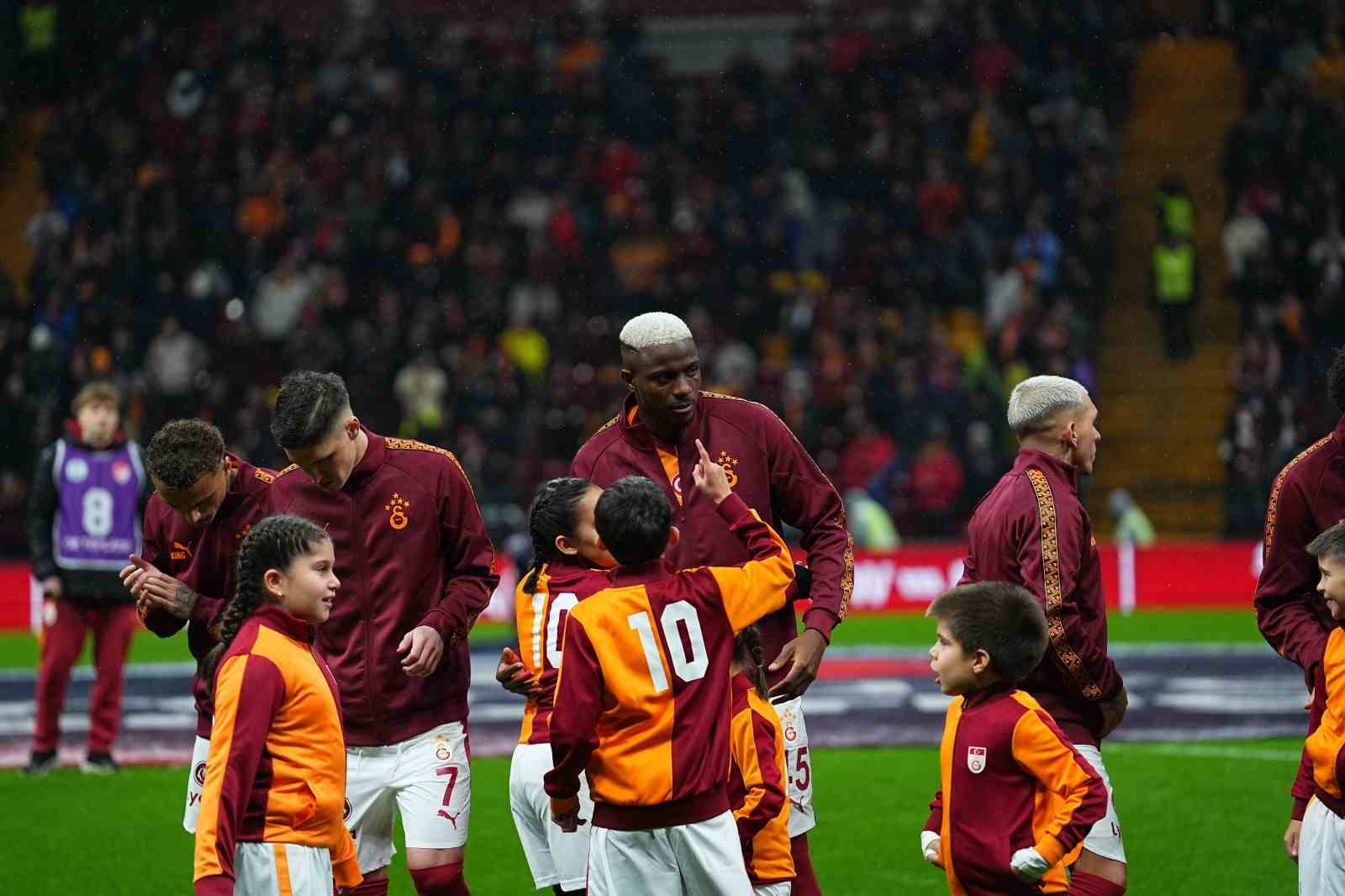 trendyol super lig galatasaray 1 kayserispor 0 mac devam ediyor 5 ejfY7YLz