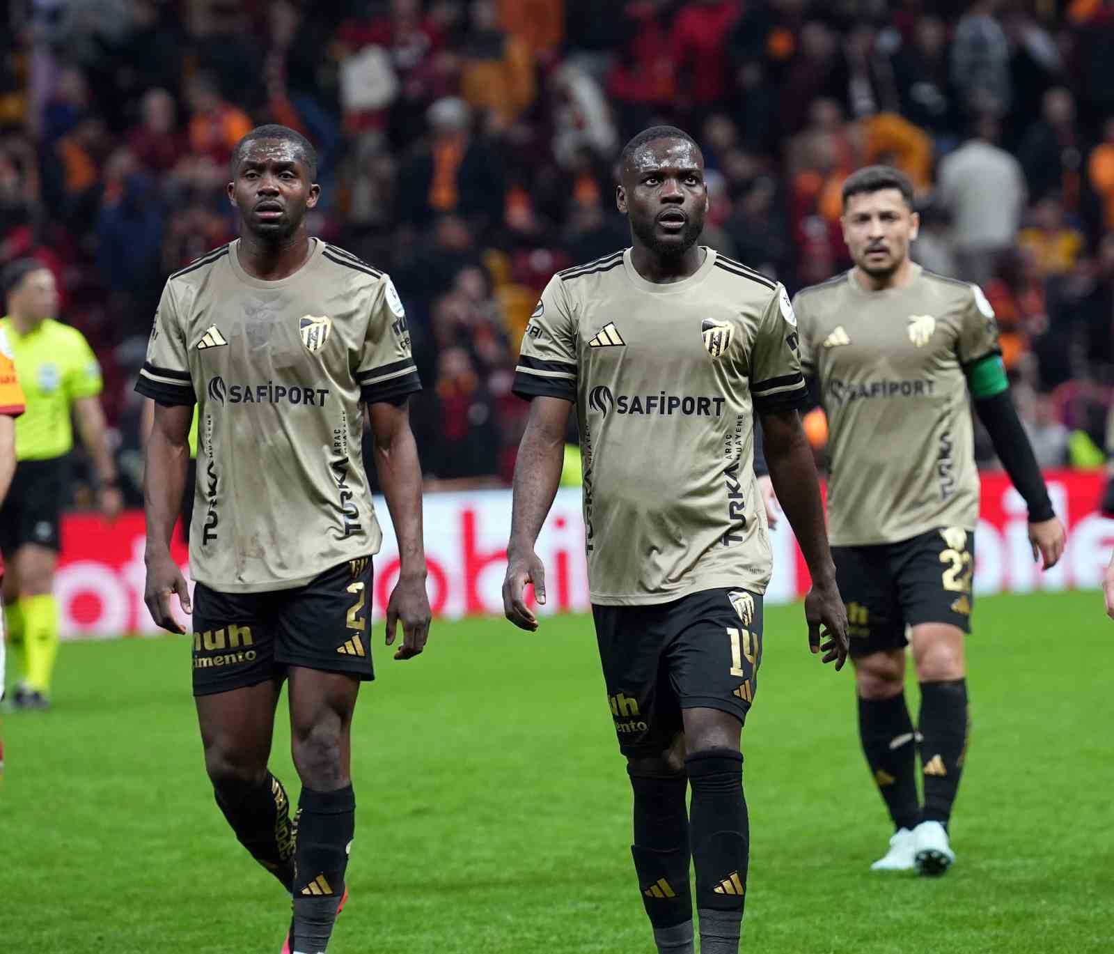 Trendyol Süper Lig: Galatasaray: 1 - Kocaelispor: 0 (İlk yarı) 22 trendyol super lig galatasaray 1 kocaelispor 0 ilk yari 18 Ymp2ee1d