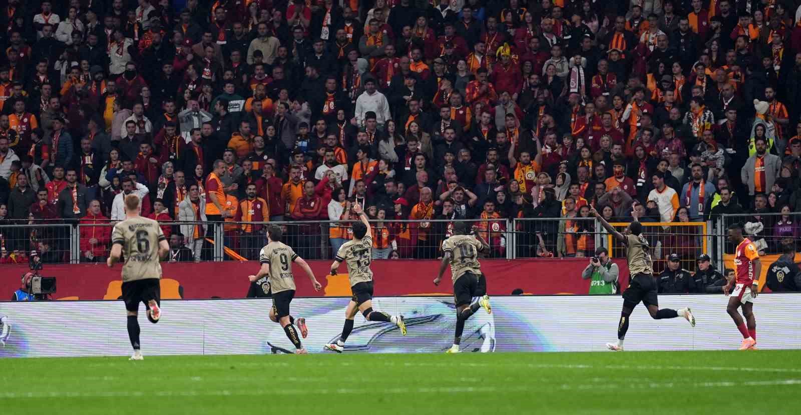Trendyol Süper Lig: Galatasaray: 1 - Kocaelispor: 1 (Maç sonucu) 25 trendyol super lig galatasaray 1 kocaelispor 1 mac sonucu 21 8Sd9367Z