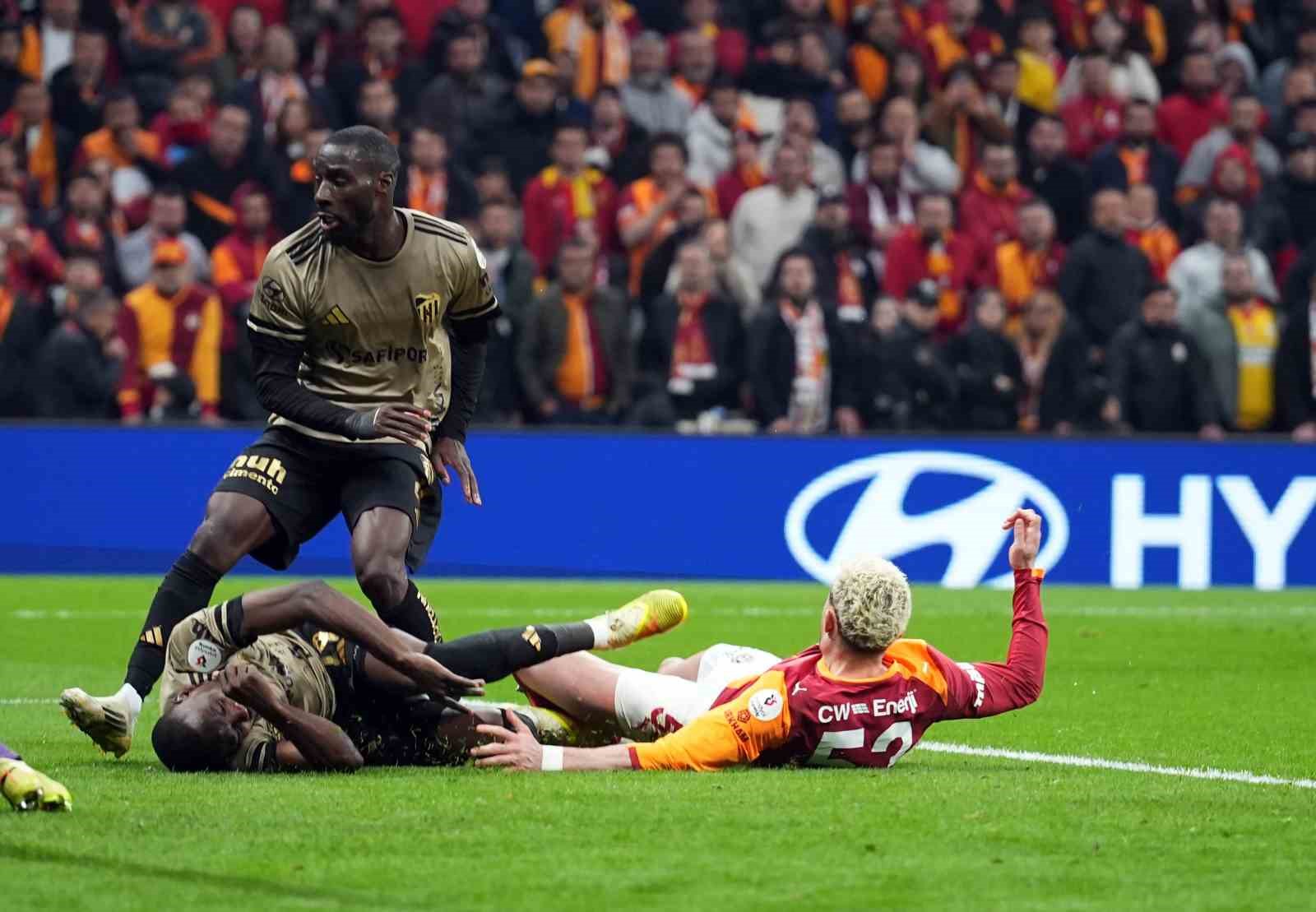Trendyol Süper Lig: Galatasaray: 1 - Kocaelispor: 1 (Maç sonucu) 11 trendyol super lig galatasaray 1 kocaelispor 1 mac sonucu 7 mOJB4Rhs