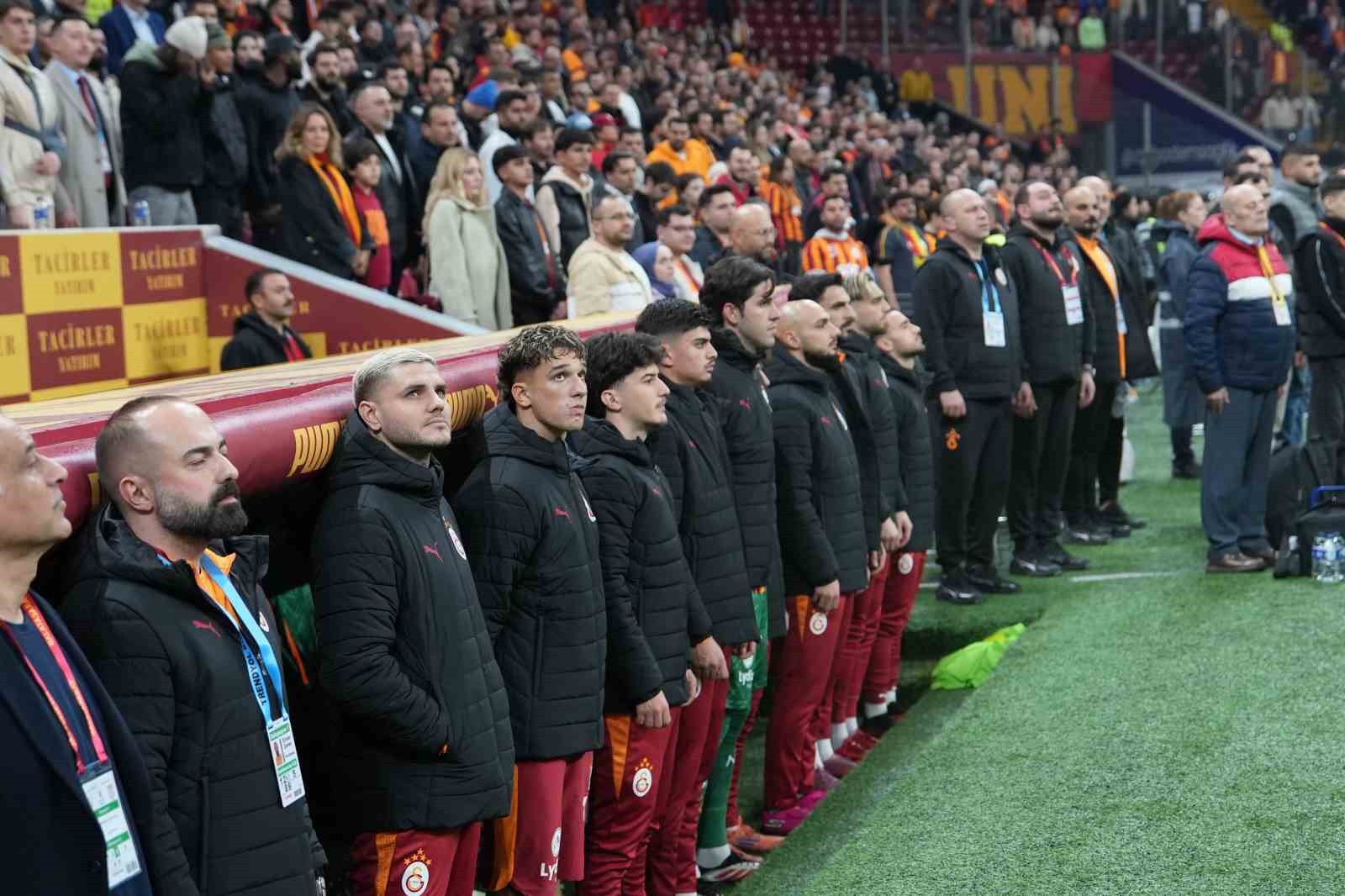 trendyol super lig galatasaray 1 samsunspor 0 mac devam ediyor 13 fRTwv7bH