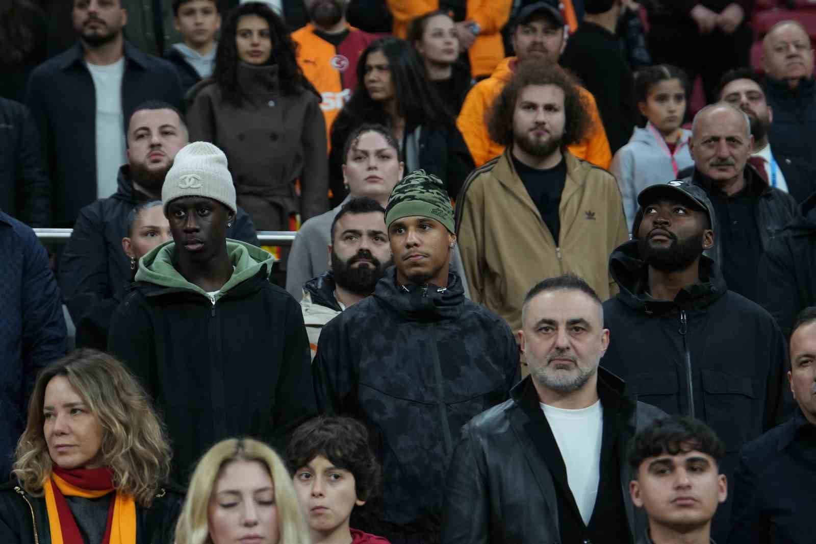 trendyol super lig galatasaray 1 samsunspor 0 mac devam ediyor 15 YX7crO3q