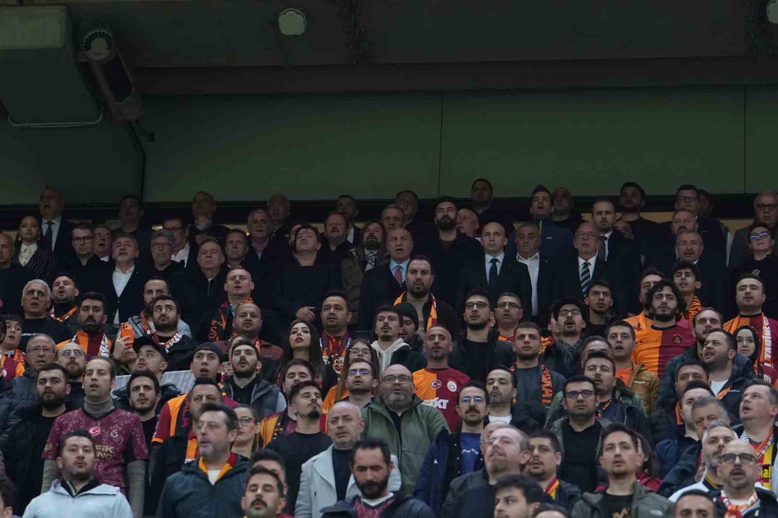 trendyol super lig galatasaray 1 samsunspor 0 mac devam ediyor 18 DrWNYhDG