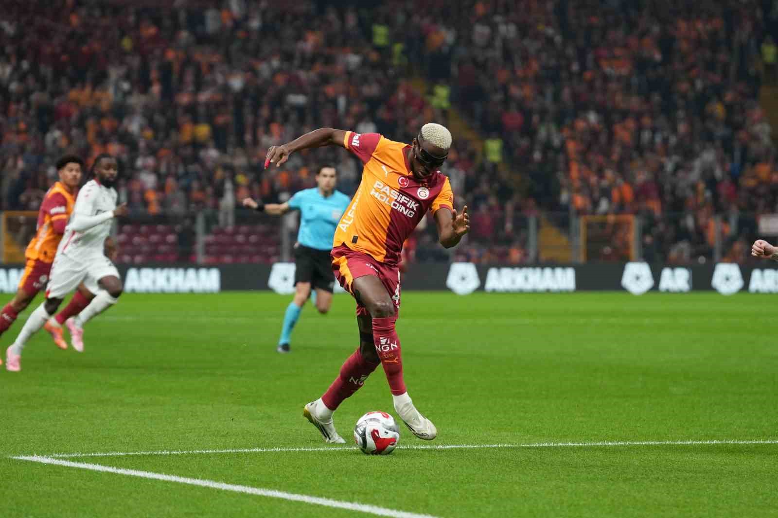 trendyol super lig galatasaray 1 samsunspor 0 mac devam ediyor 25 Dpjujpkk