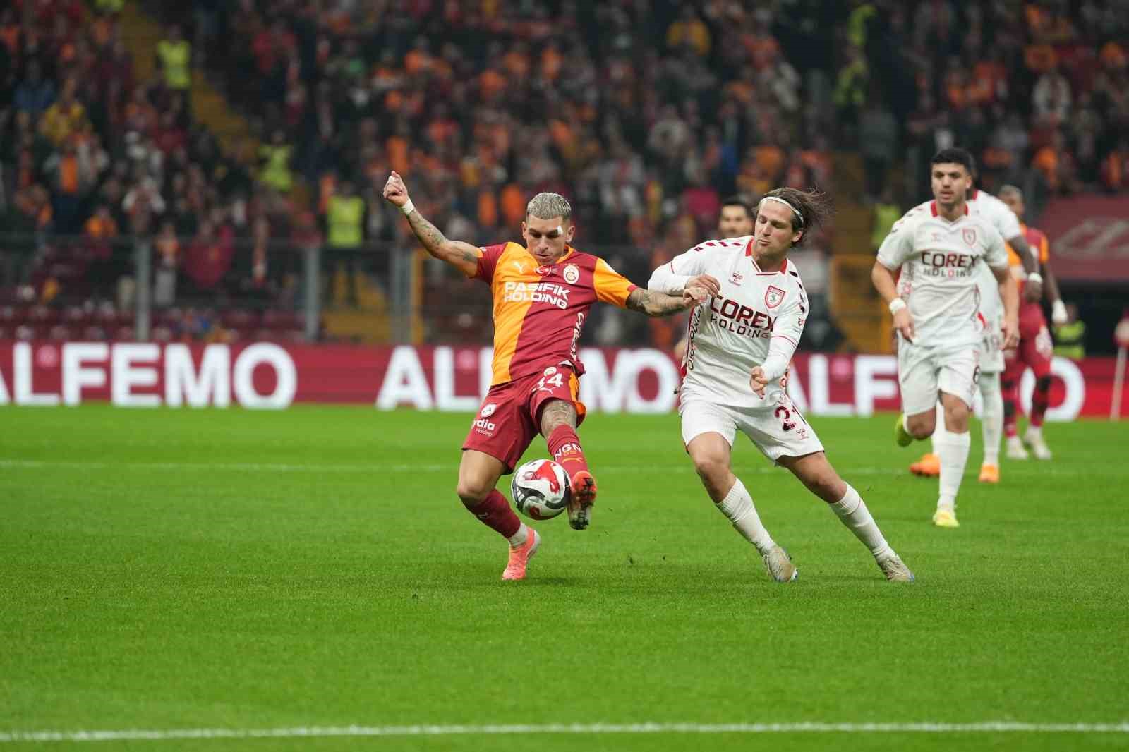 trendyol super lig galatasaray 1 samsunspor 0 mac devam ediyor 26 UBdpbb7H