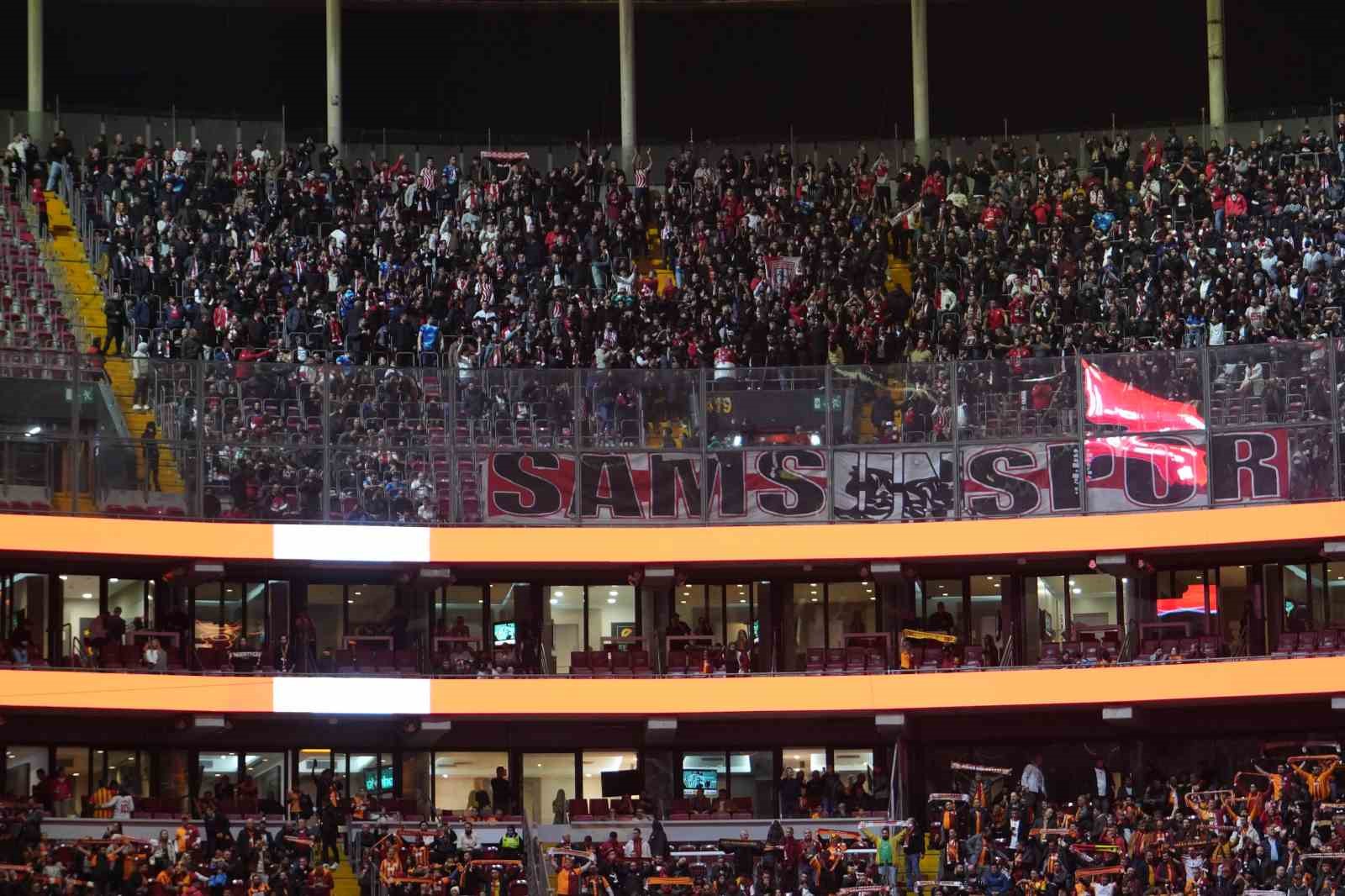 trendyol super lig galatasaray 1 samsunspor 0 mac devam ediyor 3 dnEpDJ49
