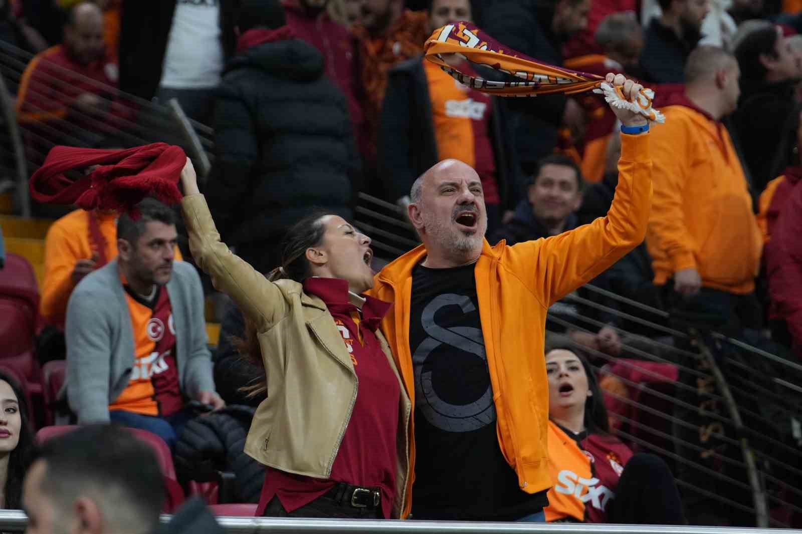 trendyol super lig galatasaray 1 samsunspor 0 mac devam ediyor 4