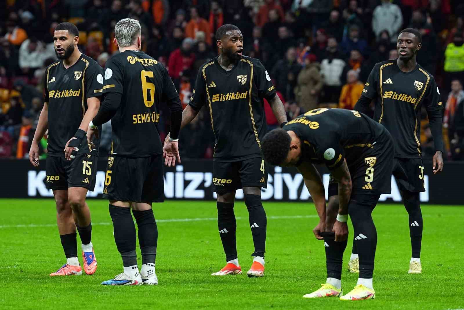 Trendyol Süper Lig: Galatasaray: 2 - Kayserispor: 0 (İlk yarı) 16 trendyol super lig galatasaray 2 kayserispor 0 ilk yari 12 CkfwkrhK