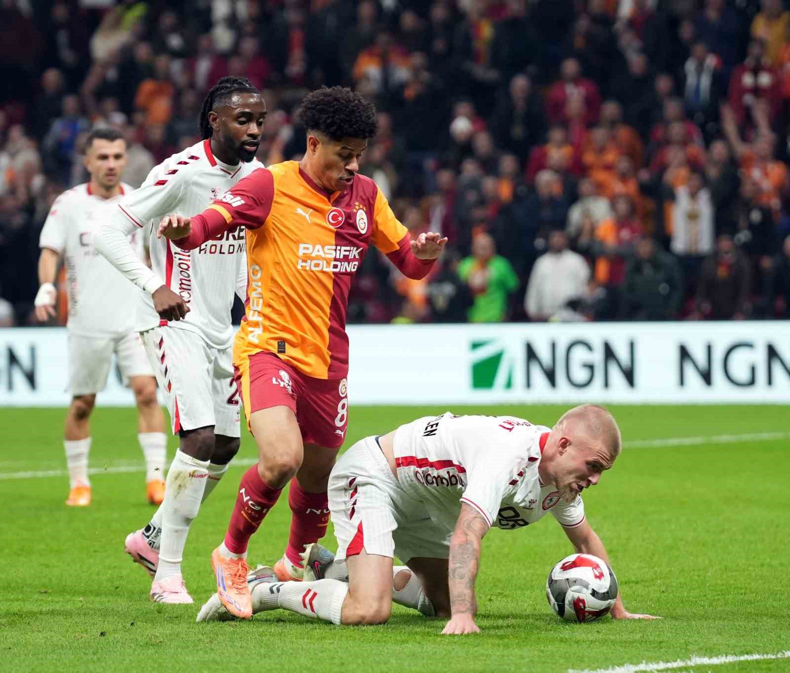 Trendyol Süper Lig: Galatasaray: 2 - Samsunspor: 0 (İlk yarı) 5 trendyol super lig galatasaray 2 samsunspor 0 ilk yari 1