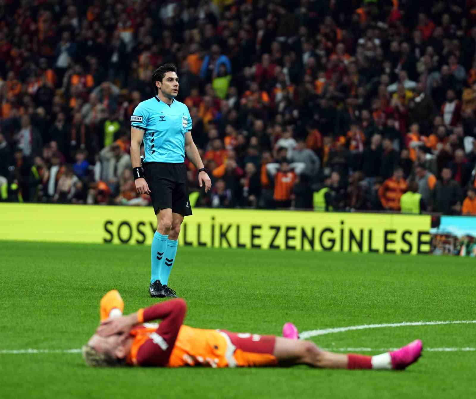 Trendyol Süper Lig: Galatasaray: 2 - Samsunspor: 0 (İlk yarı) 38 trendyol super lig galatasaray 2 samsunspor 0 ilk yari 34 cF17kS5V