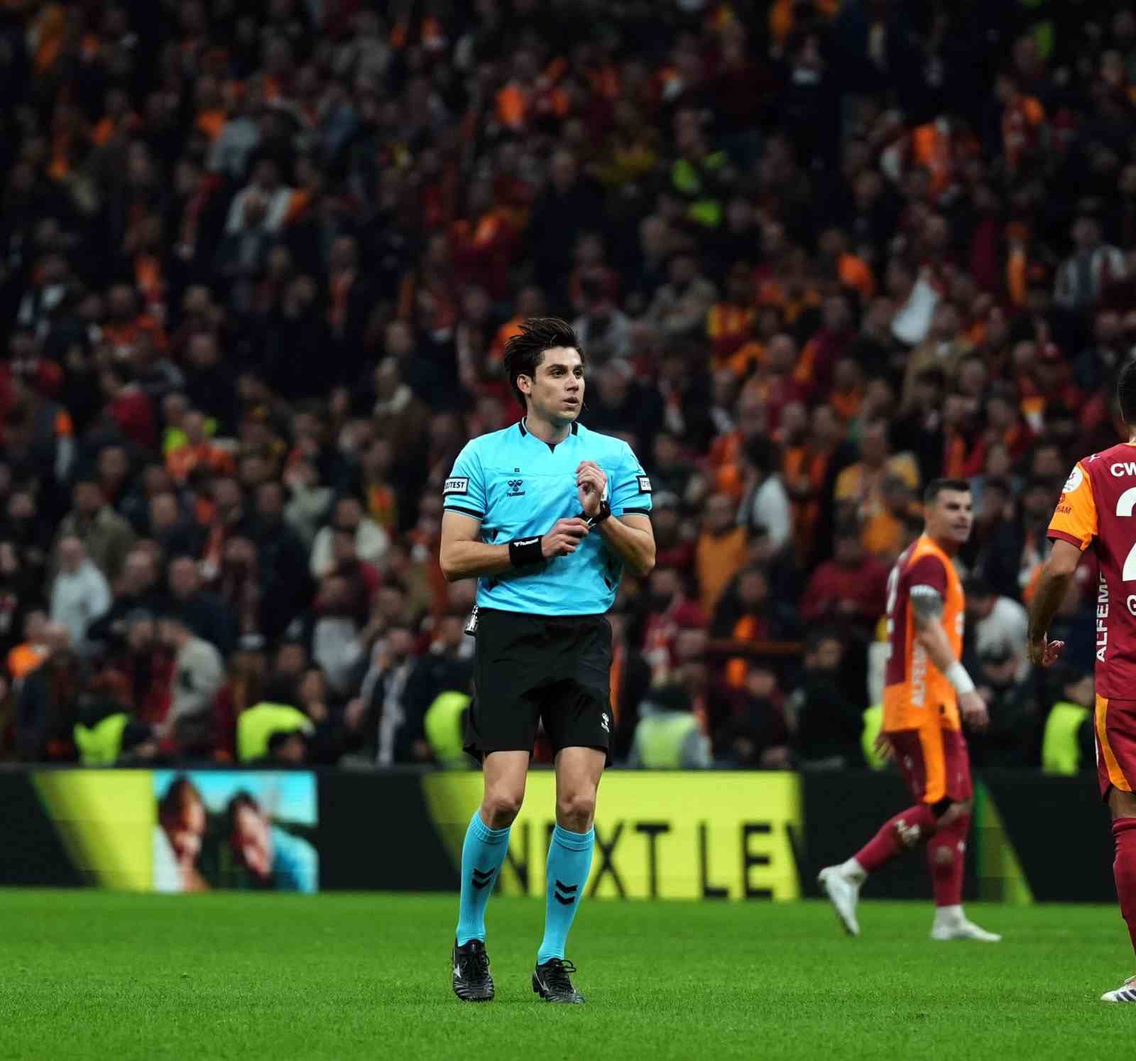 Trendyol Süper Lig: Galatasaray: 2 - Samsunspor: 0 (İlk yarı) 39 trendyol super lig galatasaray 2 samsunspor 0 ilk yari 35 52y3QKD2