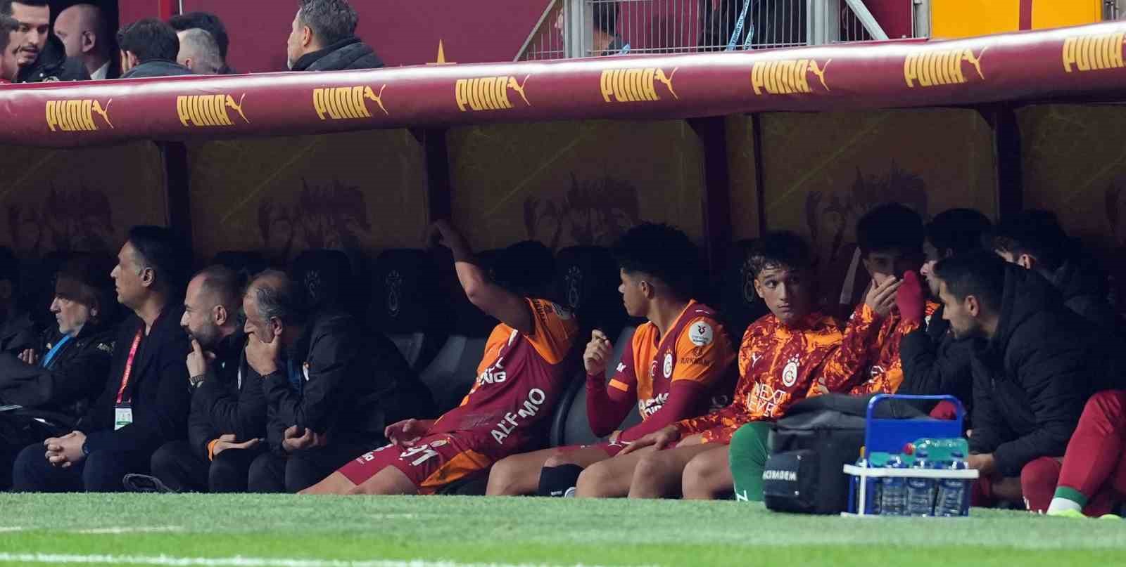 trendyol super lig galatasaray 3 samsunspor 2 mac sonucu 19 cztZ6kMJ