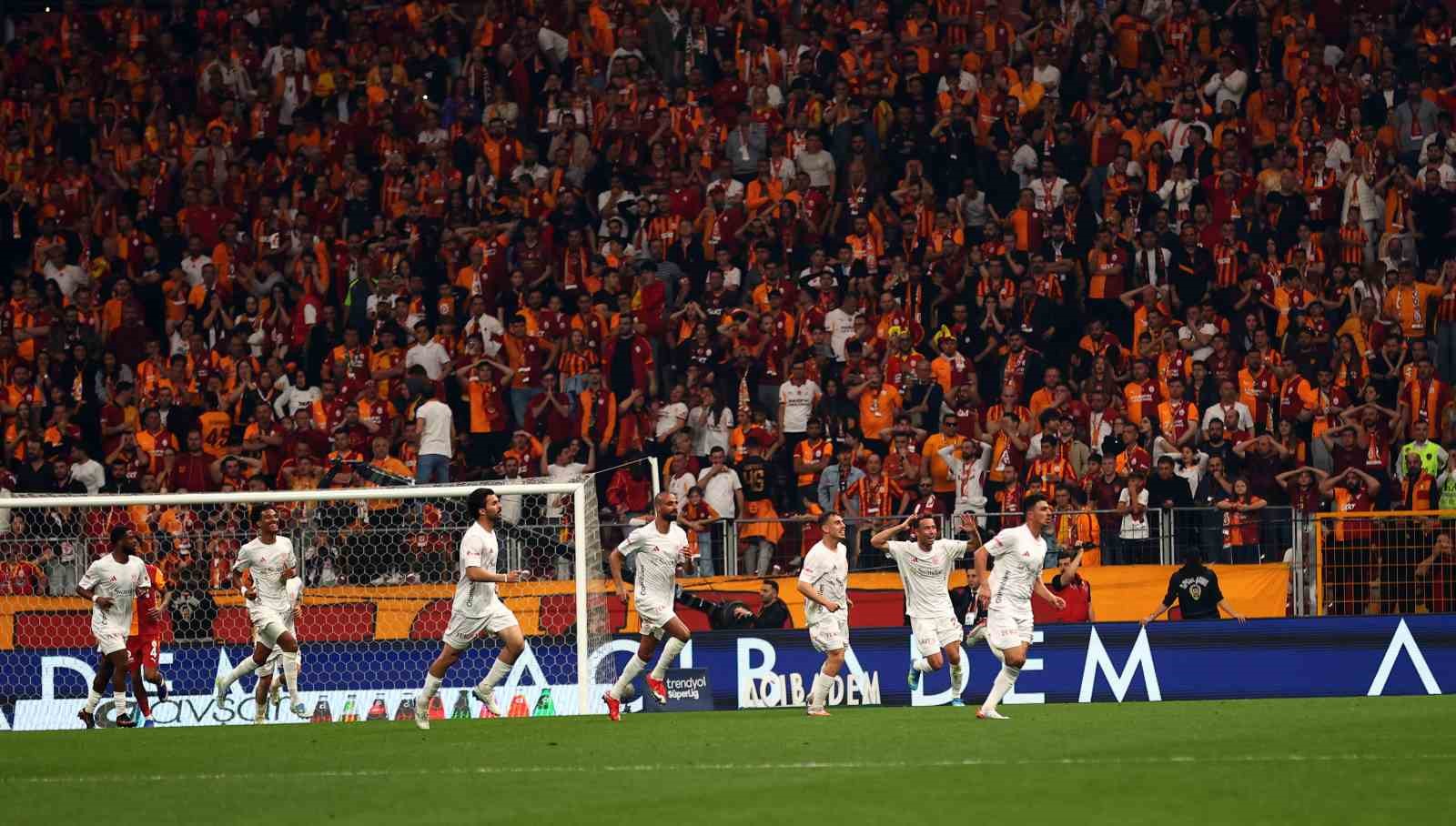 trendyol super lig galatasaray 4 antalyaspor 2 mac sonucu 13 CEFNpIau