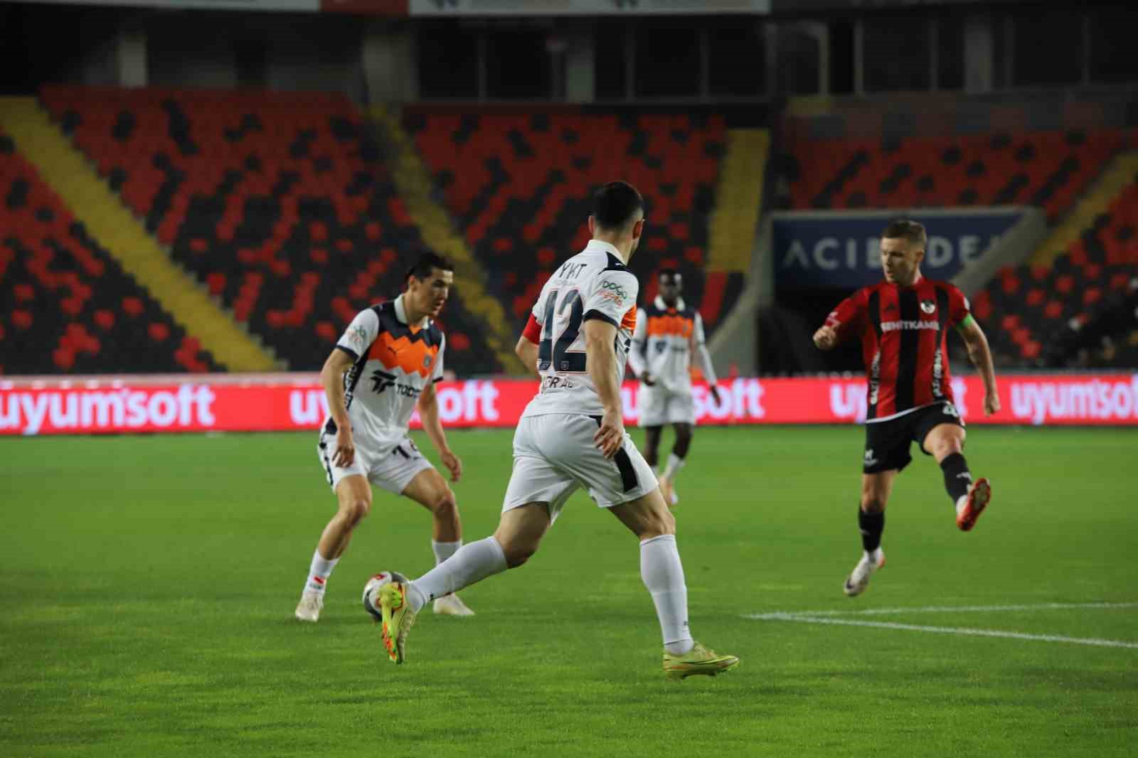Trendyol Süper Lig: Gaziantep FK: 0 - Başakşehir: 2 (İlk yarı) 5 trendyol super lig gaziantep fk 0 basaksehir 2 ilk yari 1 A5wQfksF