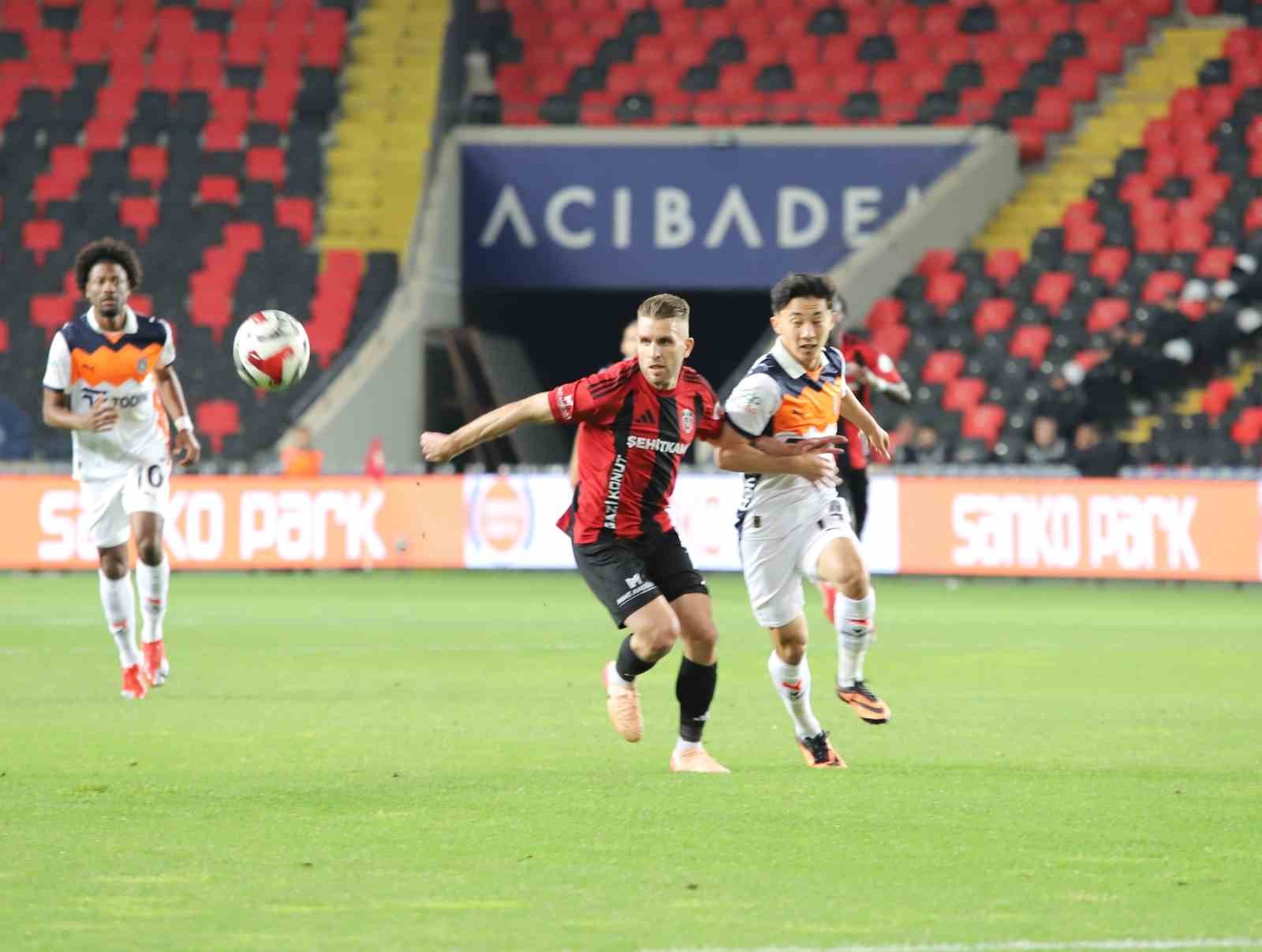 Trendyol Süper Lig: Gaziantep FK: 0 - Başakşehir: 2 (İlk yarı) 16 trendyol super lig gaziantep fk 0 basaksehir 2 ilk yari 12 1CvYYznn