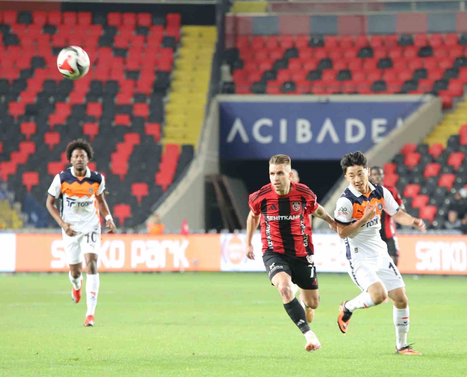 Trendyol Süper Lig: Gaziantep FK: 0 - Başakşehir: 2 (İlk yarı) 17 trendyol super lig gaziantep fk 0 basaksehir 2 ilk yari 13 FYmjfryM