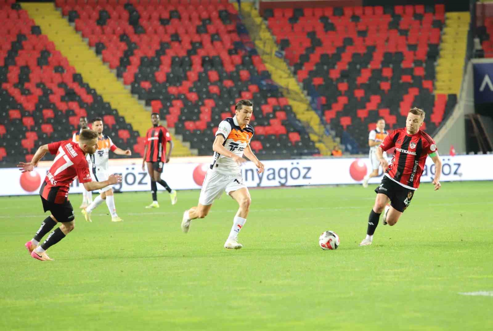 Trendyol Süper Lig: Gaziantep FK: 0 - Başakşehir: 2 (İlk yarı) 18 trendyol super lig gaziantep fk 0 basaksehir 2 ilk yari 14 HNCMLHKs