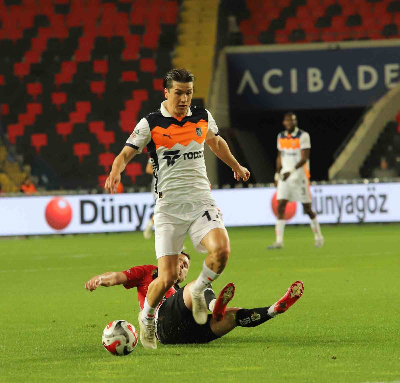 Trendyol Süper Lig: Gaziantep FK: 0 - Başakşehir: 2 (İlk yarı) 20 trendyol super lig gaziantep fk 0 basaksehir 2 ilk yari 16 1wWHPQdc