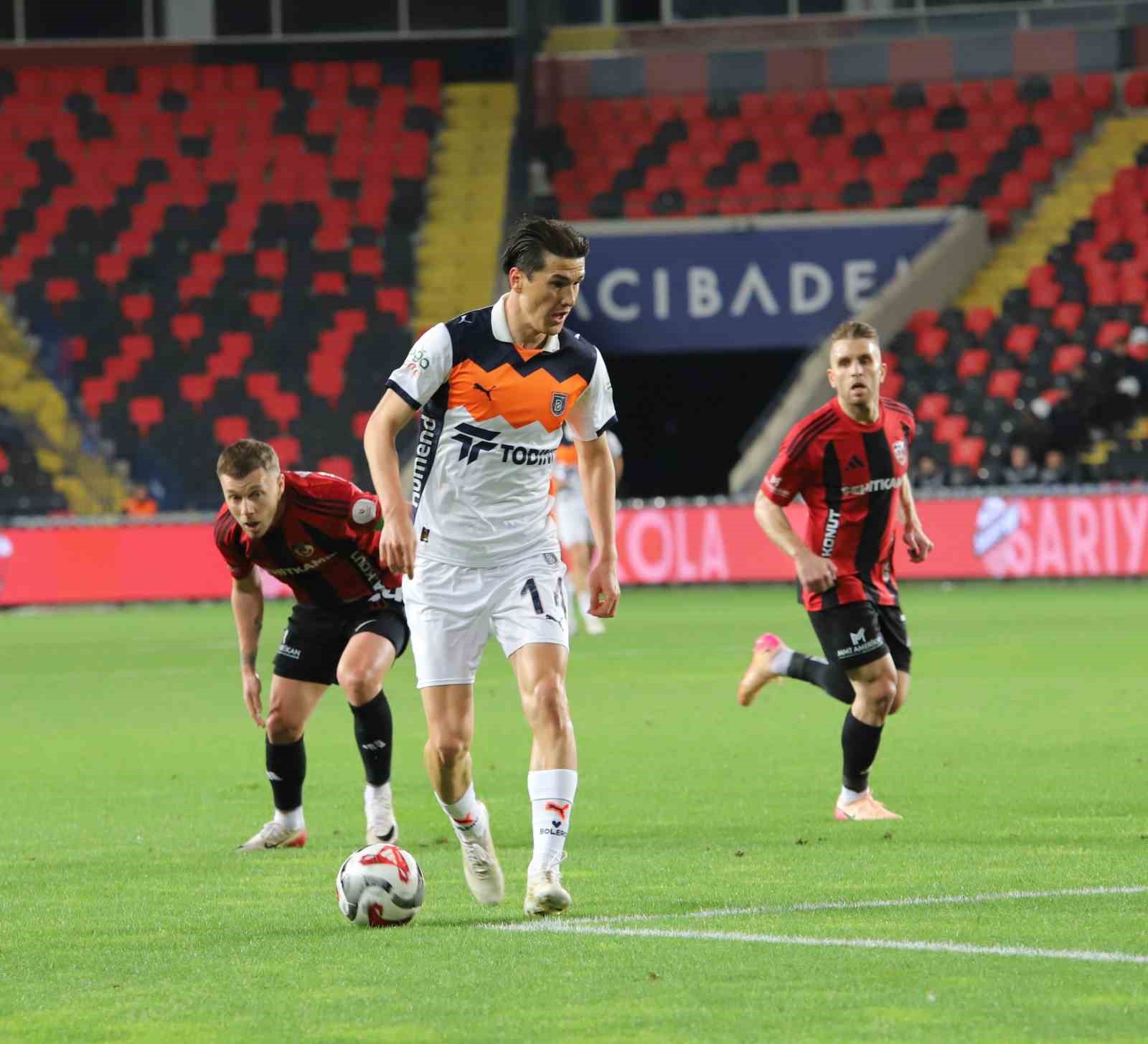 Trendyol Süper Lig: Gaziantep FK: 0 - Başakşehir: 2 (İlk yarı) 21 trendyol super lig gaziantep fk 0 basaksehir 2 ilk yari 17 3wergcHH