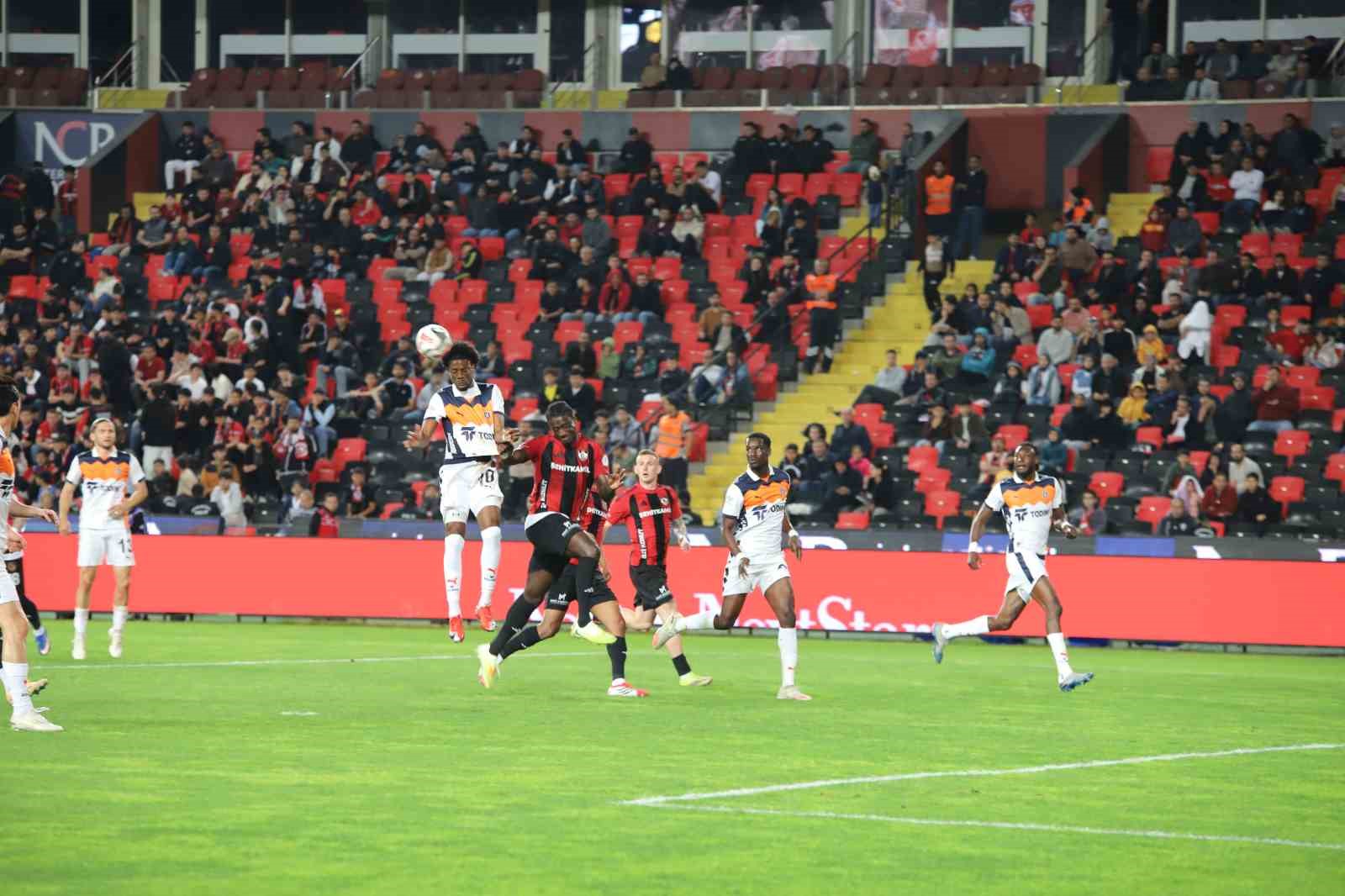 Trendyol Süper Lig: Gaziantep FK: 0 - Başakşehir: 2 (İlk yarı) 22 trendyol super lig gaziantep fk 0 basaksehir 2 ilk yari 18 Kmh9hlll