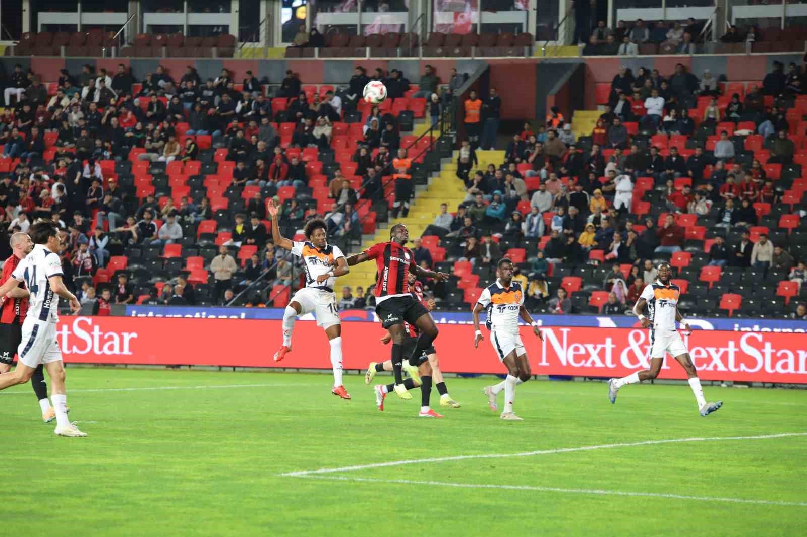 Trendyol Süper Lig: Gaziantep FK: 0 - Başakşehir: 2 (İlk yarı) 23 trendyol super lig gaziantep fk 0 basaksehir 2 ilk yari 19 gE3SFm3B