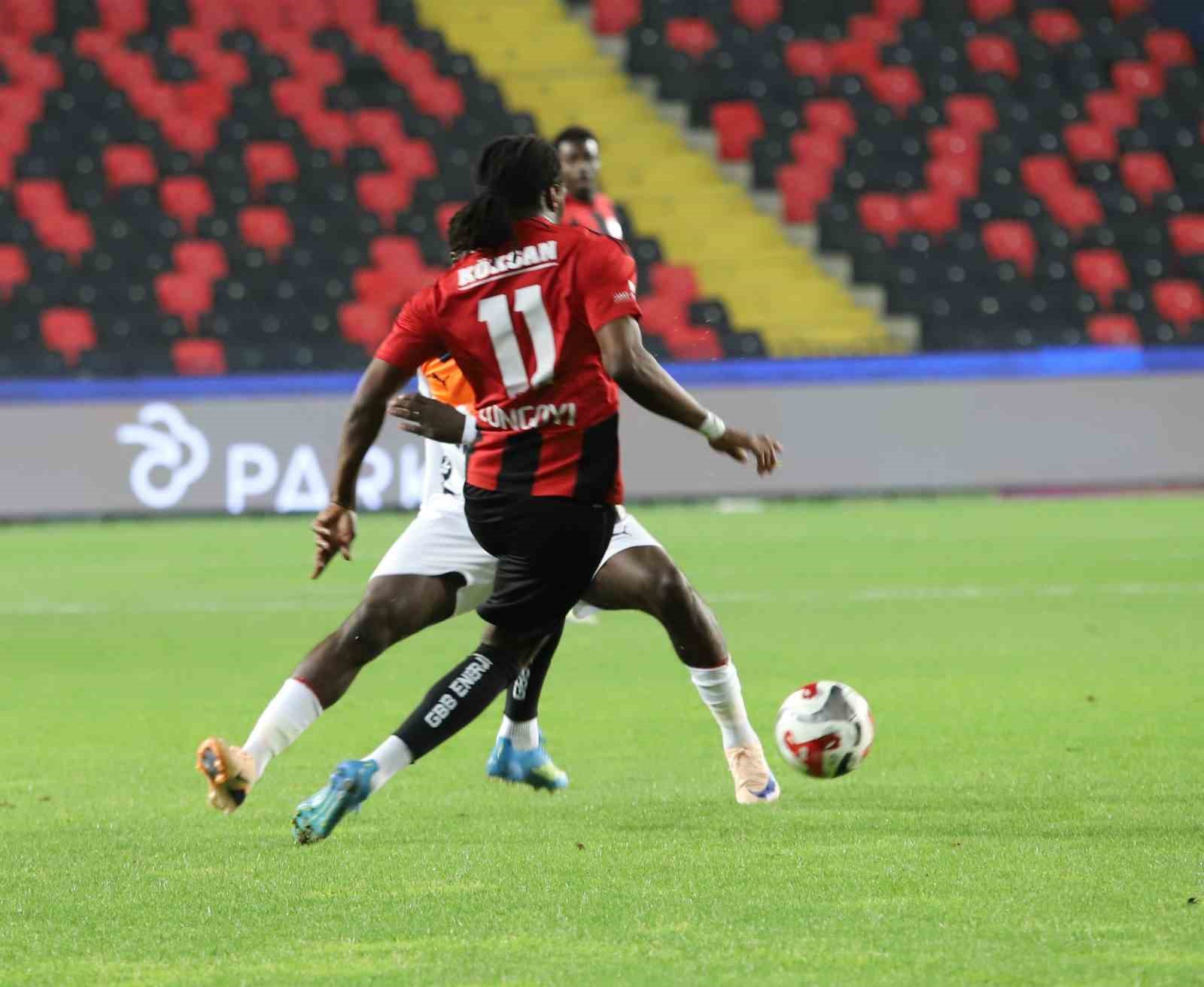 Trendyol Süper Lig: Gaziantep FK: 0 - Başakşehir: 2 (İlk yarı) 7 trendyol super lig gaziantep fk 0 basaksehir 2 ilk yari 3 MOvy8H4k
