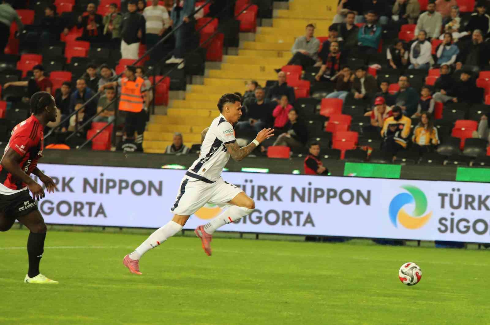 Trendyol Süper Lig: Gaziantep FK: 0 - Başakşehir: 2 (İlk yarı) 8 trendyol super lig gaziantep fk 0 basaksehir 2 ilk yari 4 2nRLhFfH