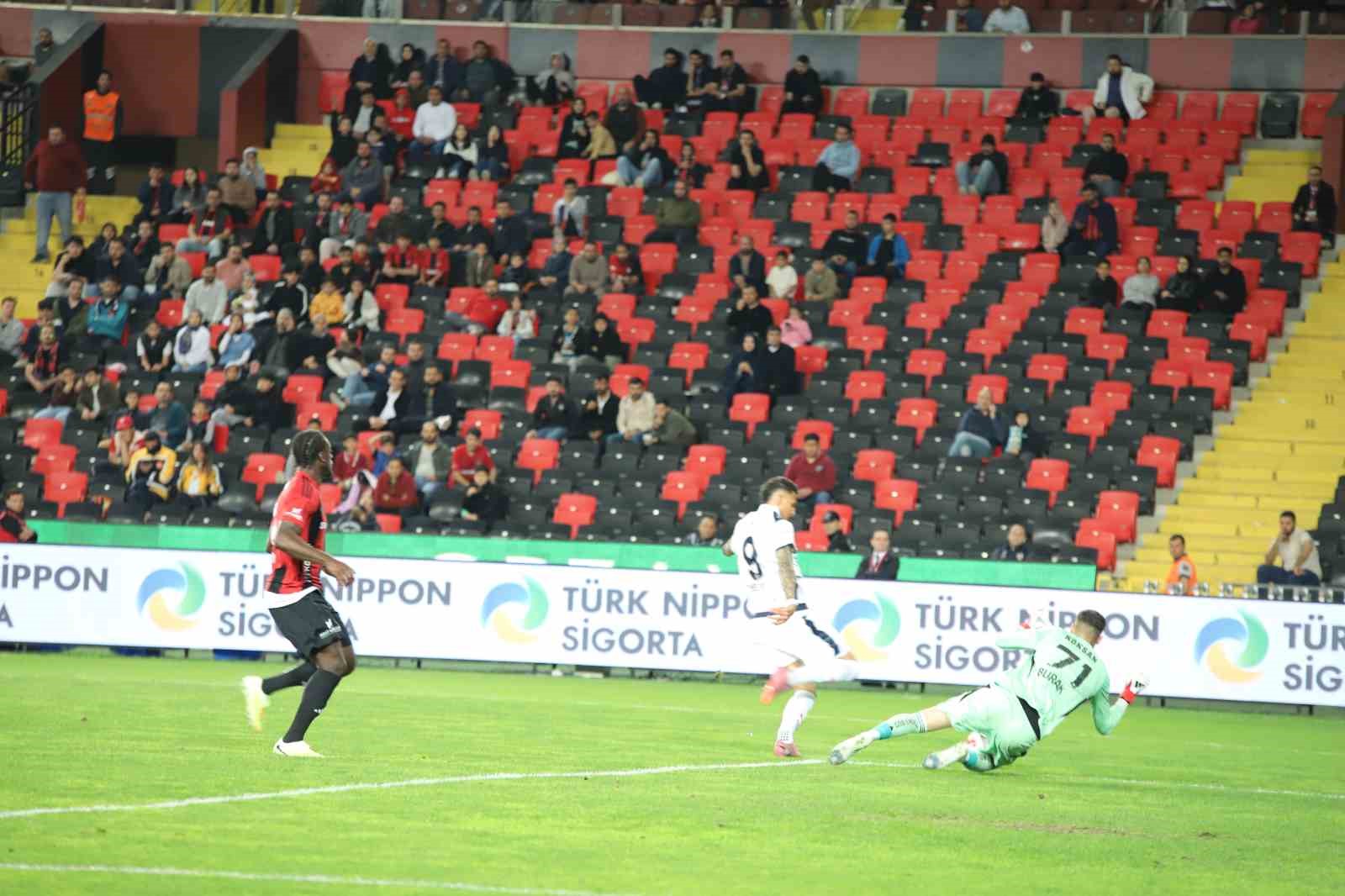 Trendyol Süper Lig: Gaziantep FK: 0 - Başakşehir: 2 (İlk yarı) 9 trendyol super lig gaziantep fk 0 basaksehir 2 ilk yari 5 6bmT18zN