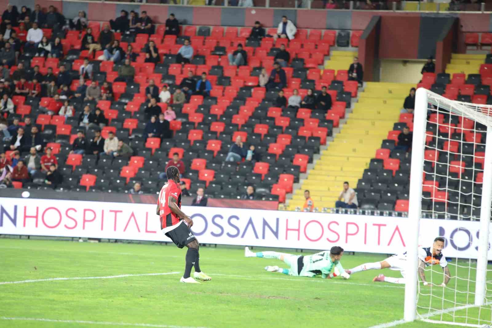 Trendyol Süper Lig: Gaziantep FK: 0 - Başakşehir: 2 (İlk yarı) 10 trendyol super lig gaziantep fk 0 basaksehir 2 ilk yari 6 G1842dWY