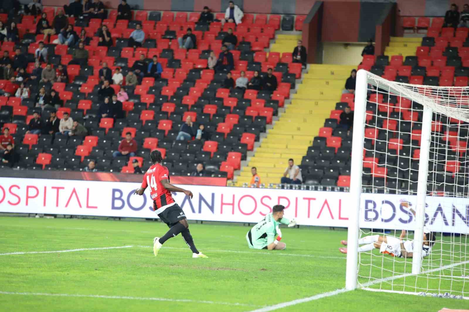 Trendyol Süper Lig: Gaziantep FK: 0 - Başakşehir: 2 (İlk yarı) 11 trendyol super lig gaziantep fk 0 basaksehir 2 ilk yari 7 XK46qGTu