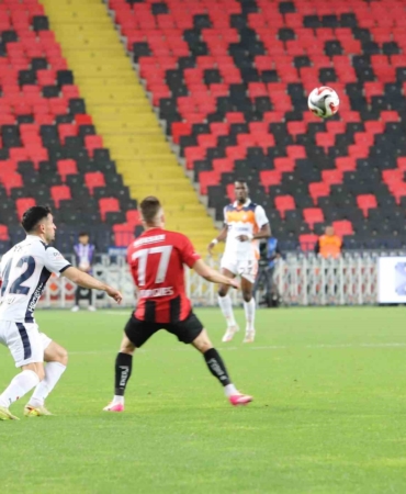 trendyol-super-lig-gaziantep-fk-0-basaksehir-2-ilk-yari-v5dnV2vD.jpg