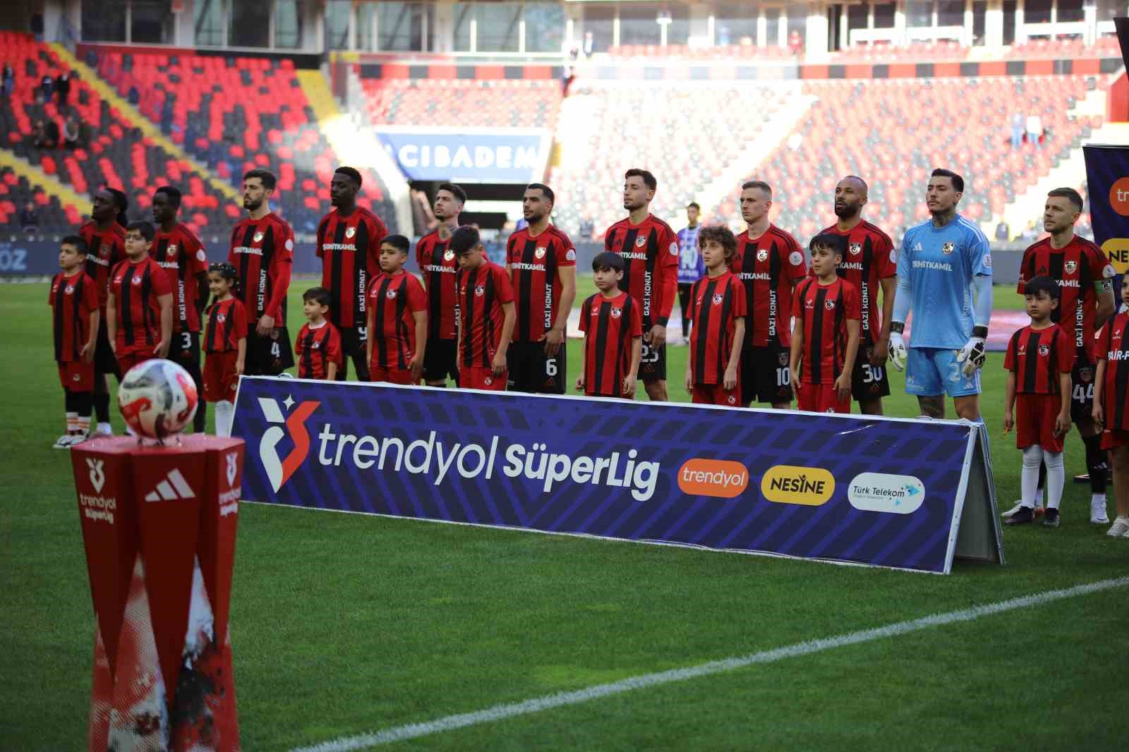trendyol super lig gaziantep fk 0 corendon alanyaspor 0 mac devam ediyor 1 O6MRGnNE