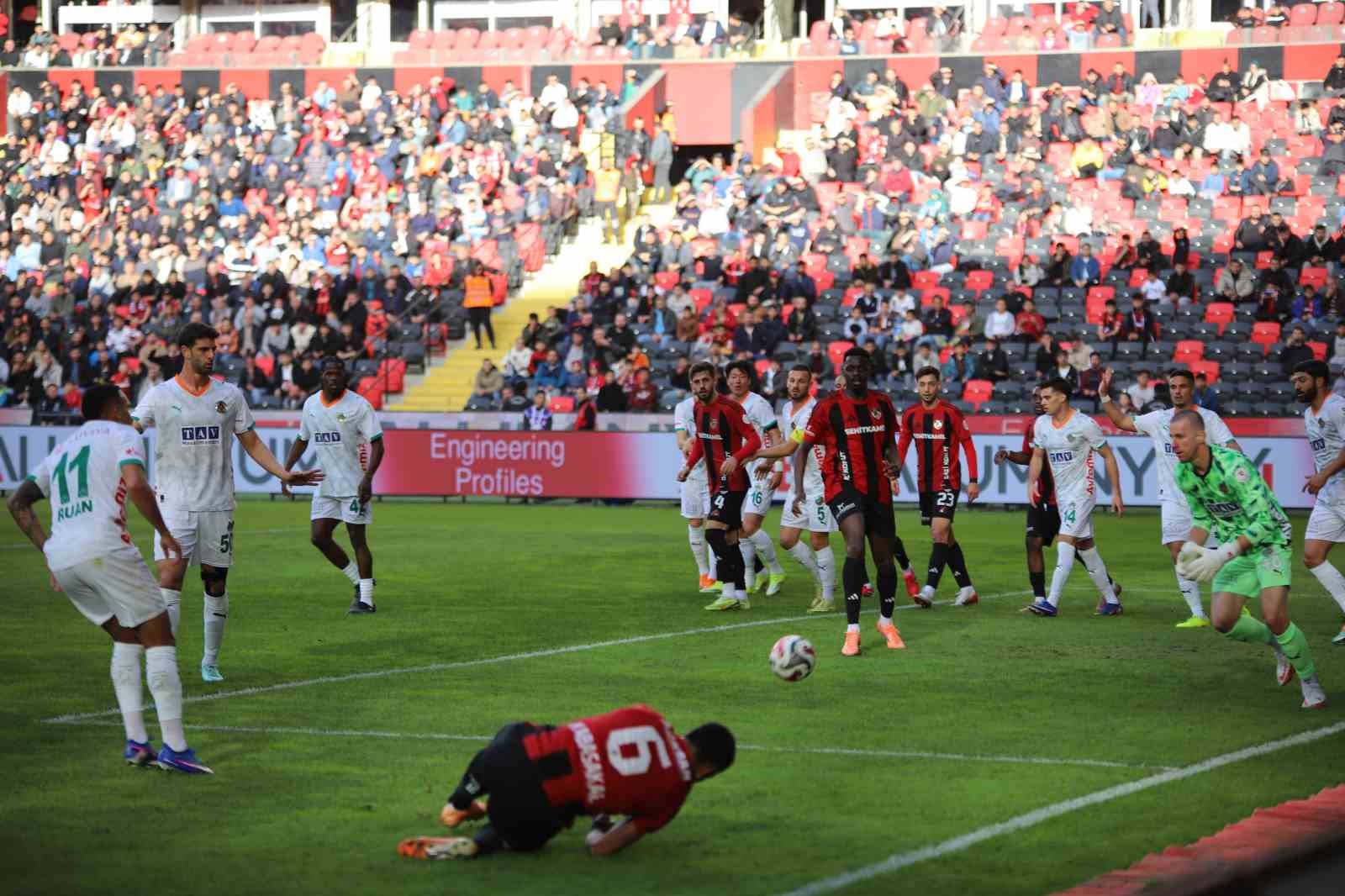trendyol super lig gaziantep fk 0 corendon alanyaspor 0 mac devam ediyor 10 EkJcWRNy