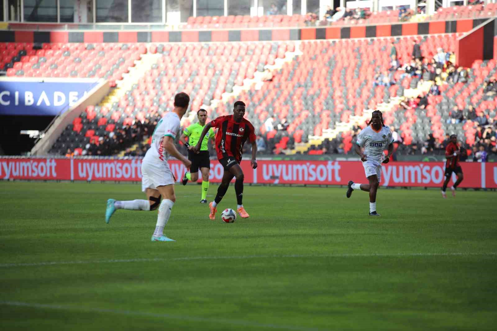 trendyol super lig gaziantep fk 0 corendon alanyaspor 0 mac devam ediyor 7 MgbnwQEk