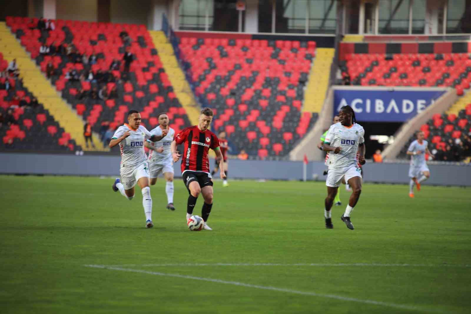 Trendyol Süper Lig: Gaziantep FK: 0 - Corendon Alanyaspor: 1 (İlk yarı) 4 trendyol super lig gaziantep fk 0 corendon alanyaspor 1 ilk yari 0 tlcYkq6j