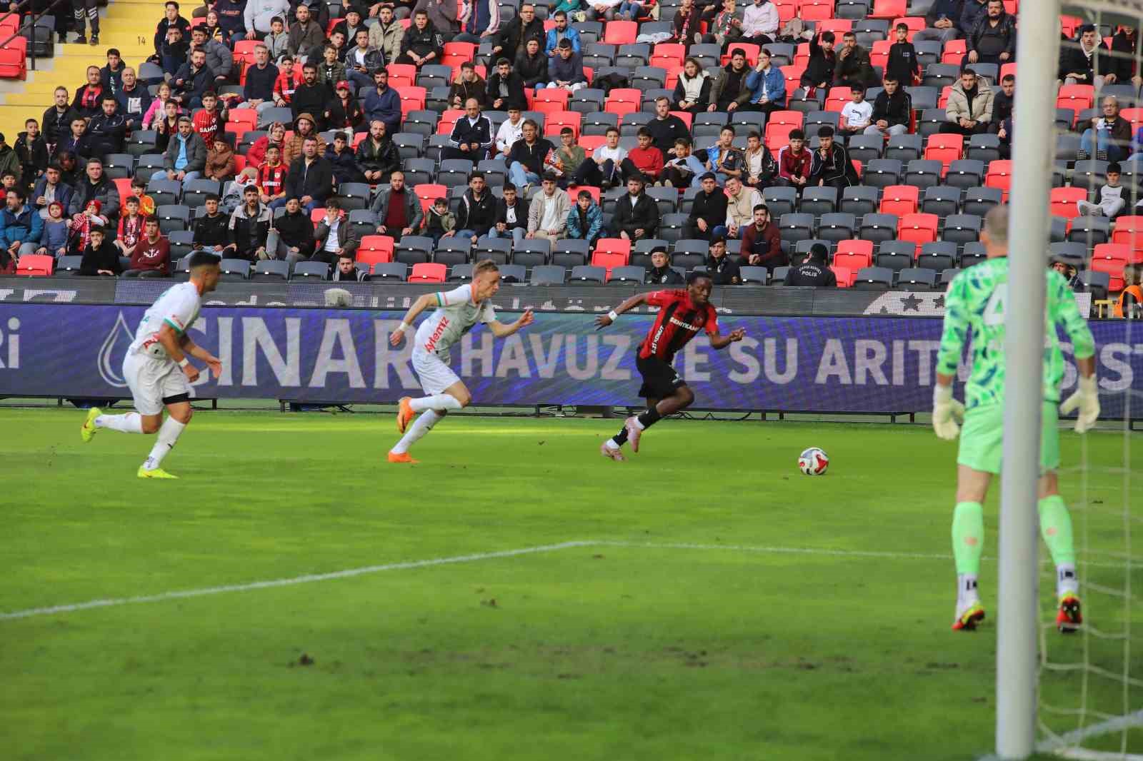 Trendyol Süper Lig: Gaziantep FK: 0 - Corendon Alanyaspor: 1 (İlk yarı) 14 trendyol super lig gaziantep fk 0 corendon alanyaspor 1 ilk yari 10 Ze8vkKG1