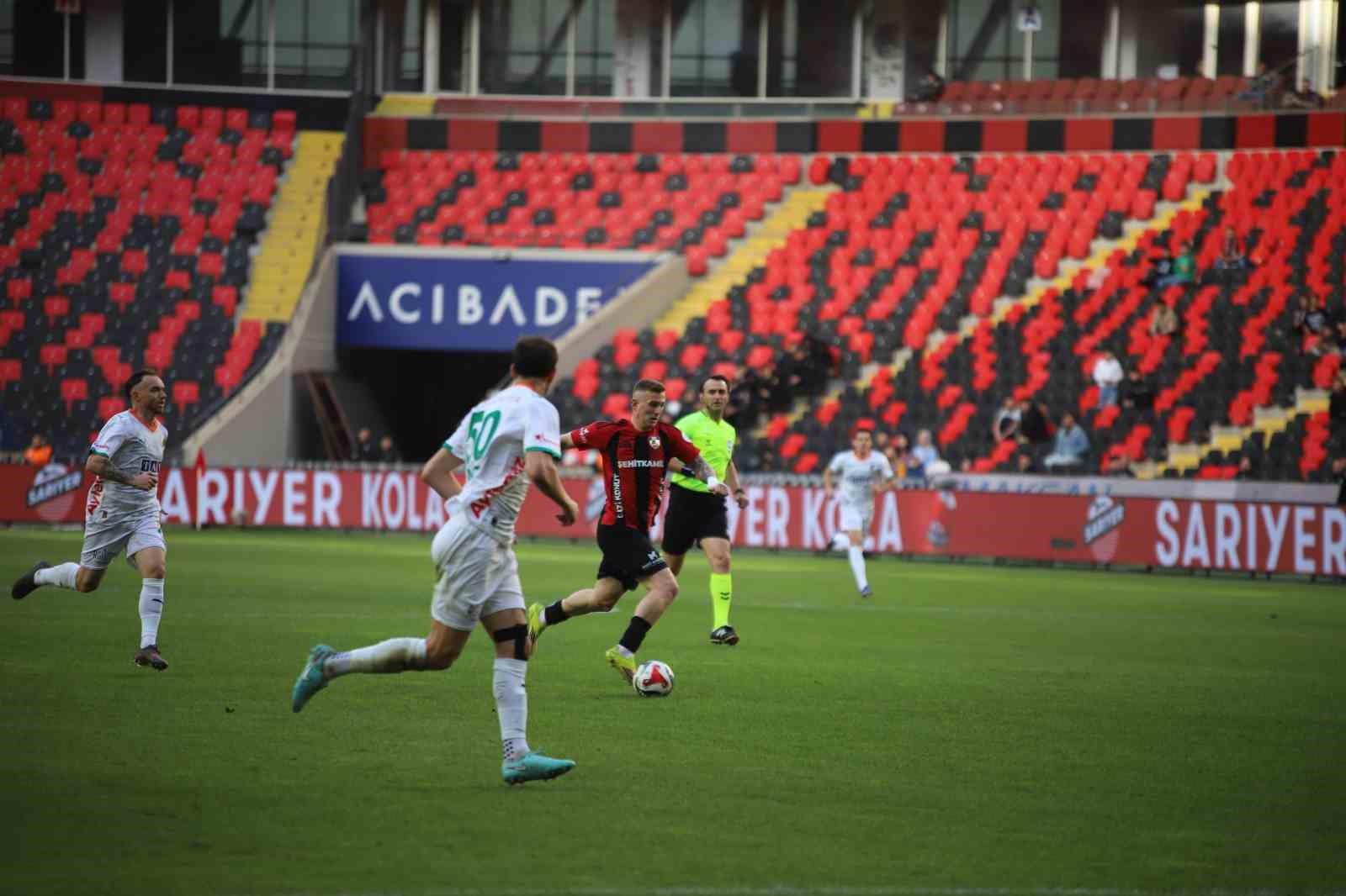 Trendyol Süper Lig: Gaziantep FK: 0 - Corendon Alanyaspor: 1 (İlk yarı) 16 trendyol super lig gaziantep fk 0 corendon alanyaspor 1 ilk yari 12 2SzNdYJ7