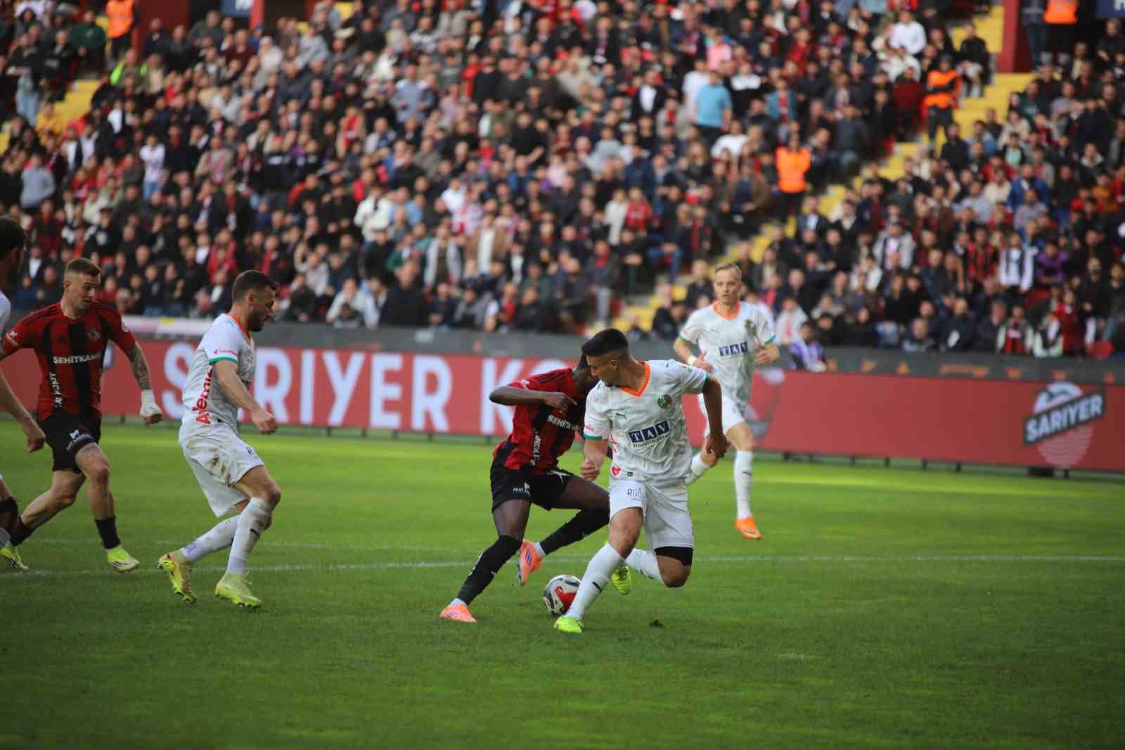 Trendyol Süper Lig: Gaziantep FK: 0 - Corendon Alanyaspor: 1 (İlk yarı) 17 trendyol super lig gaziantep fk 0 corendon alanyaspor 1 ilk yari 13 8htN68Ek