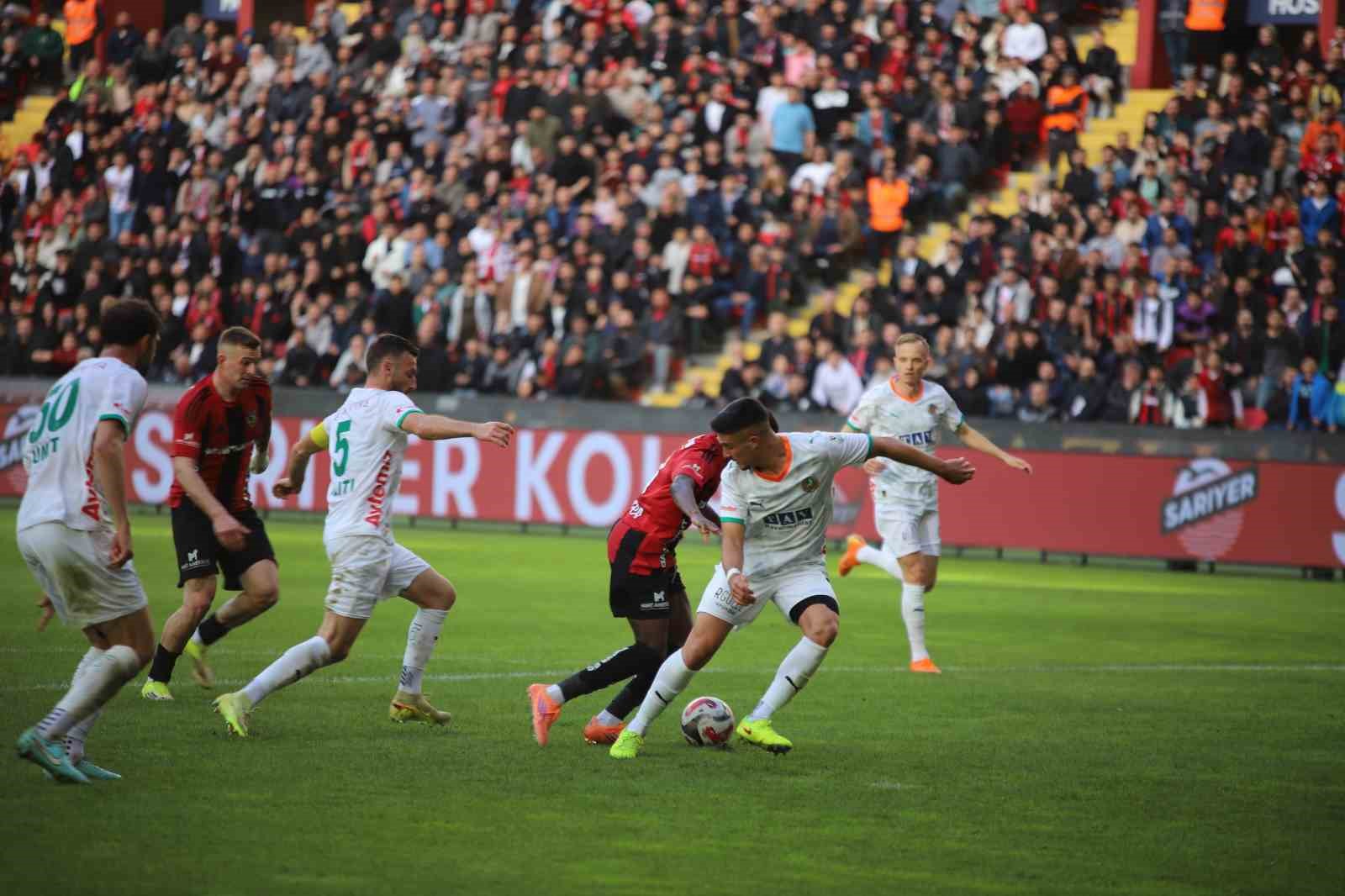 Trendyol Süper Lig: Gaziantep FK: 0 - Corendon Alanyaspor: 1 (İlk yarı) 18 trendyol super lig gaziantep fk 0 corendon alanyaspor 1 ilk yari 14 fqpUJbLn