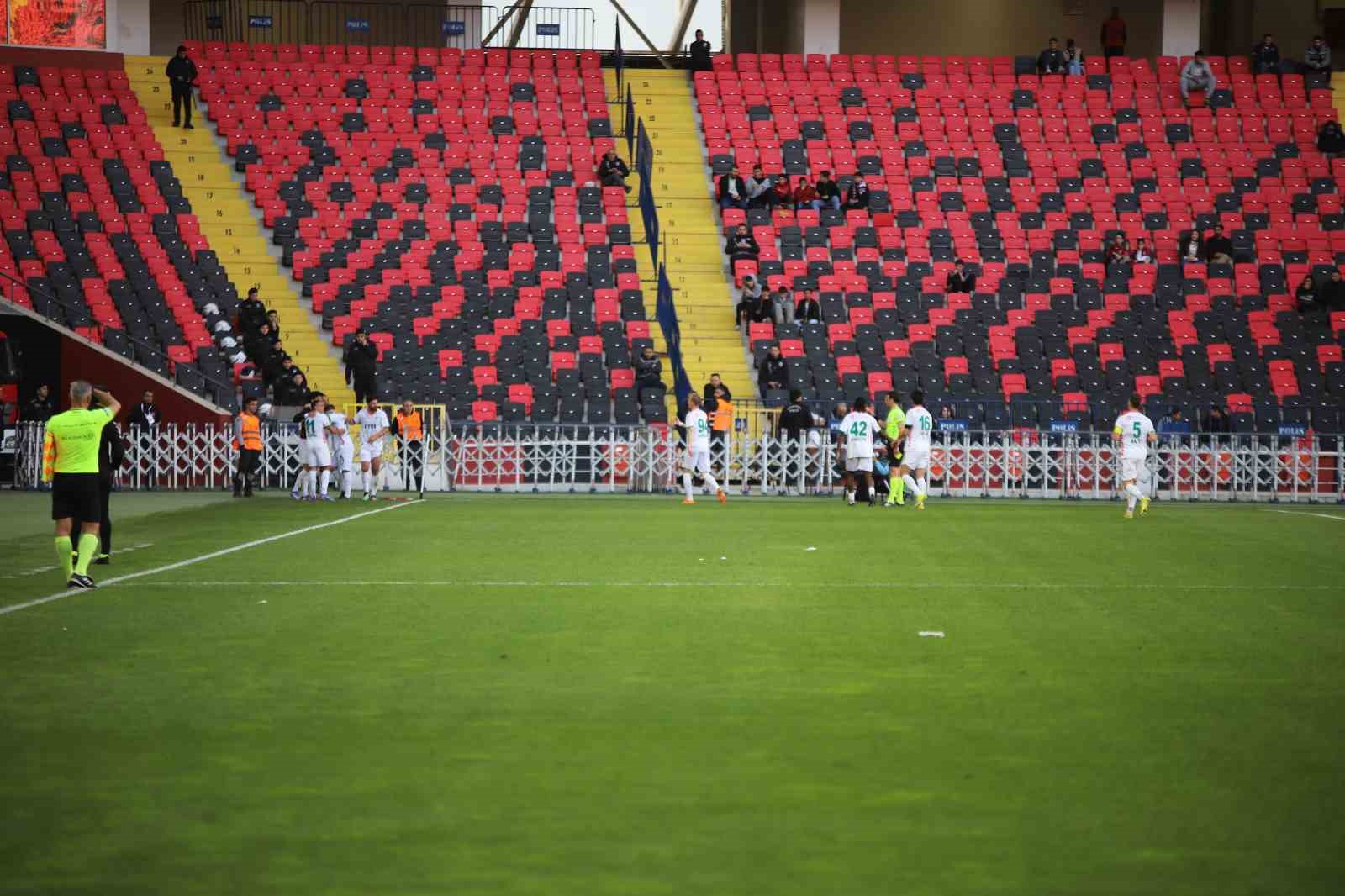 Trendyol Süper Lig: Gaziantep FK: 0 - Corendon Alanyaspor: 1 (İlk yarı) 21 trendyol super lig gaziantep fk 0 corendon alanyaspor 1 ilk yari 17 CuO34QNw