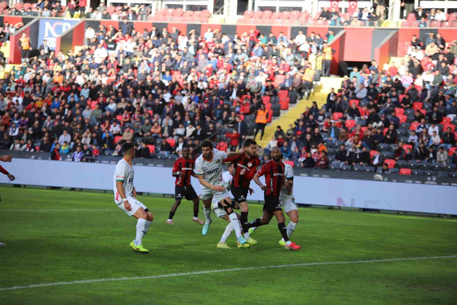 Trendyol Süper Lig: Gaziantep FK: 0 - Corendon Alanyaspor: 1 (İlk yarı) 6 trendyol super lig gaziantep fk 0 corendon alanyaspor 1 ilk yari 2 z3saQwgC