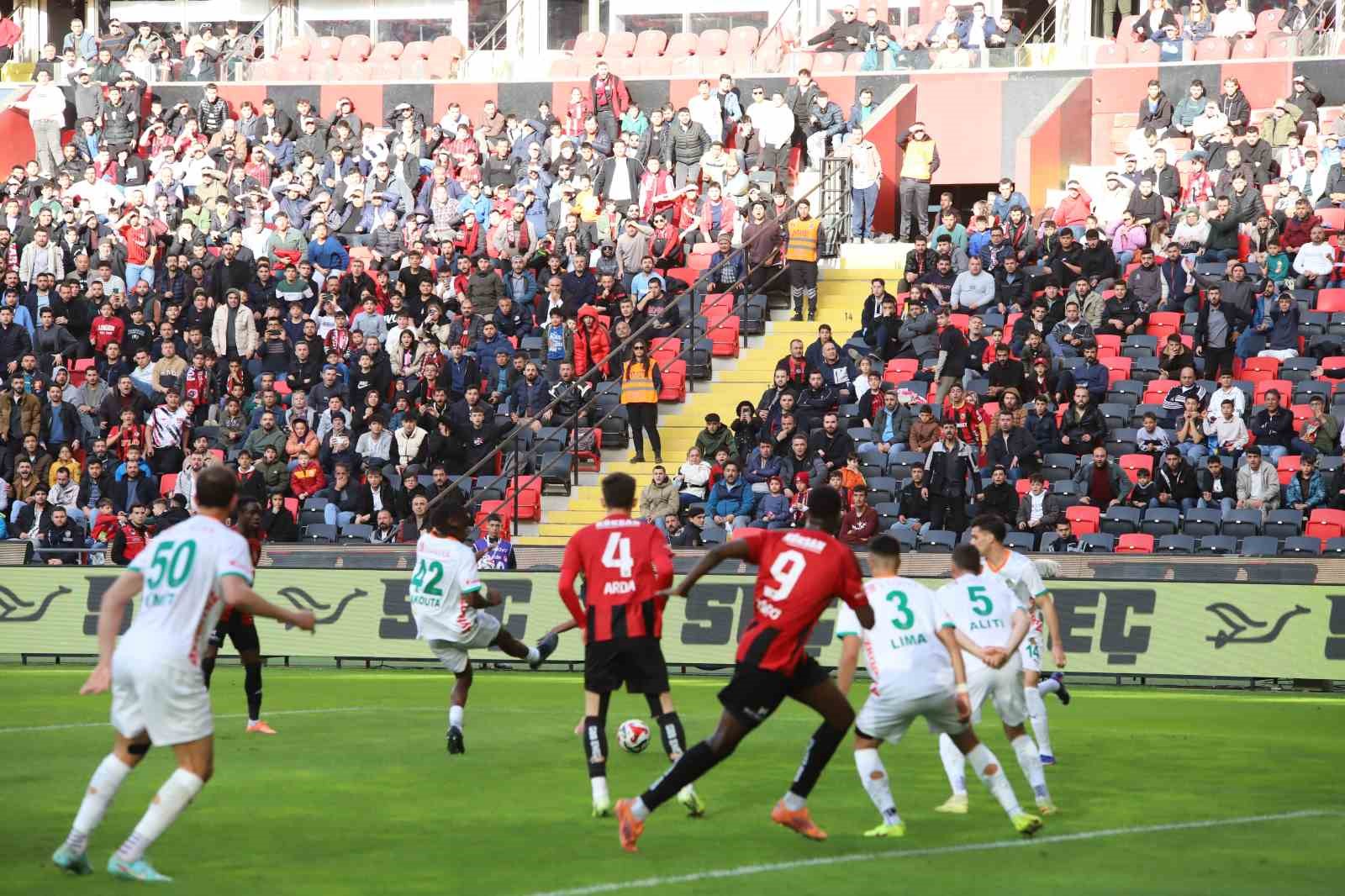 Trendyol Süper Lig: Gaziantep FK: 0 - Corendon Alanyaspor: 1 (İlk yarı) 11 trendyol super lig gaziantep fk 0 corendon alanyaspor 1 ilk yari 7 fCSs37CS
