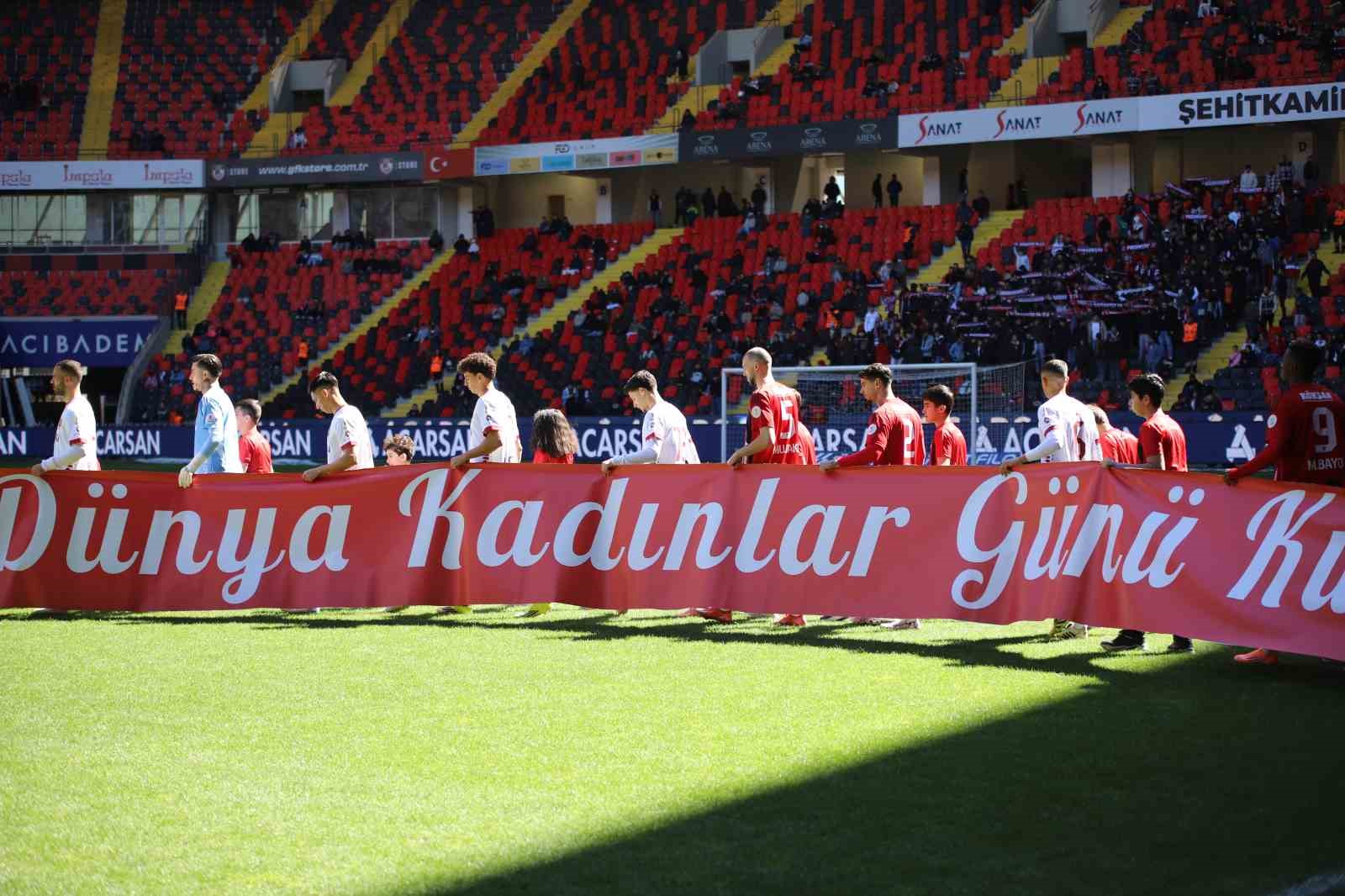 trendyol super lig gaziantep fk 0 fatih karagumruk 0 mac devam ediyor 4 lTYTL5HV
