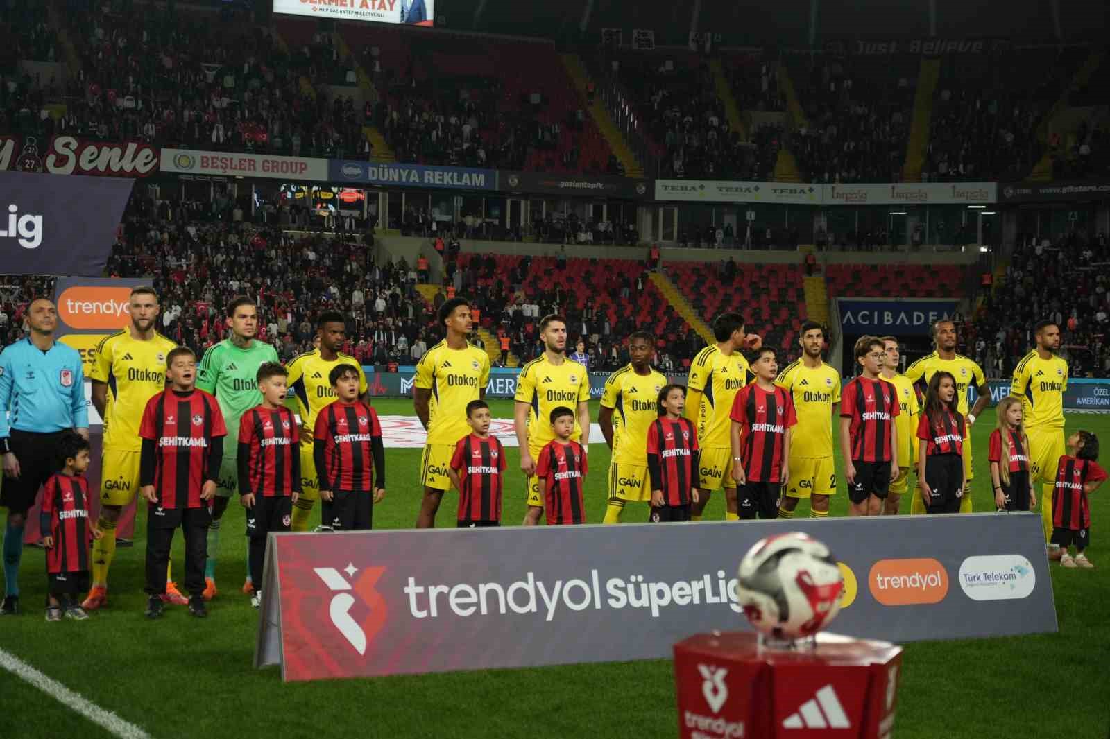 trendyol super lig gaziantep fk 0 fenerbahce 2 mac devam ediyor 1 yT6qn953